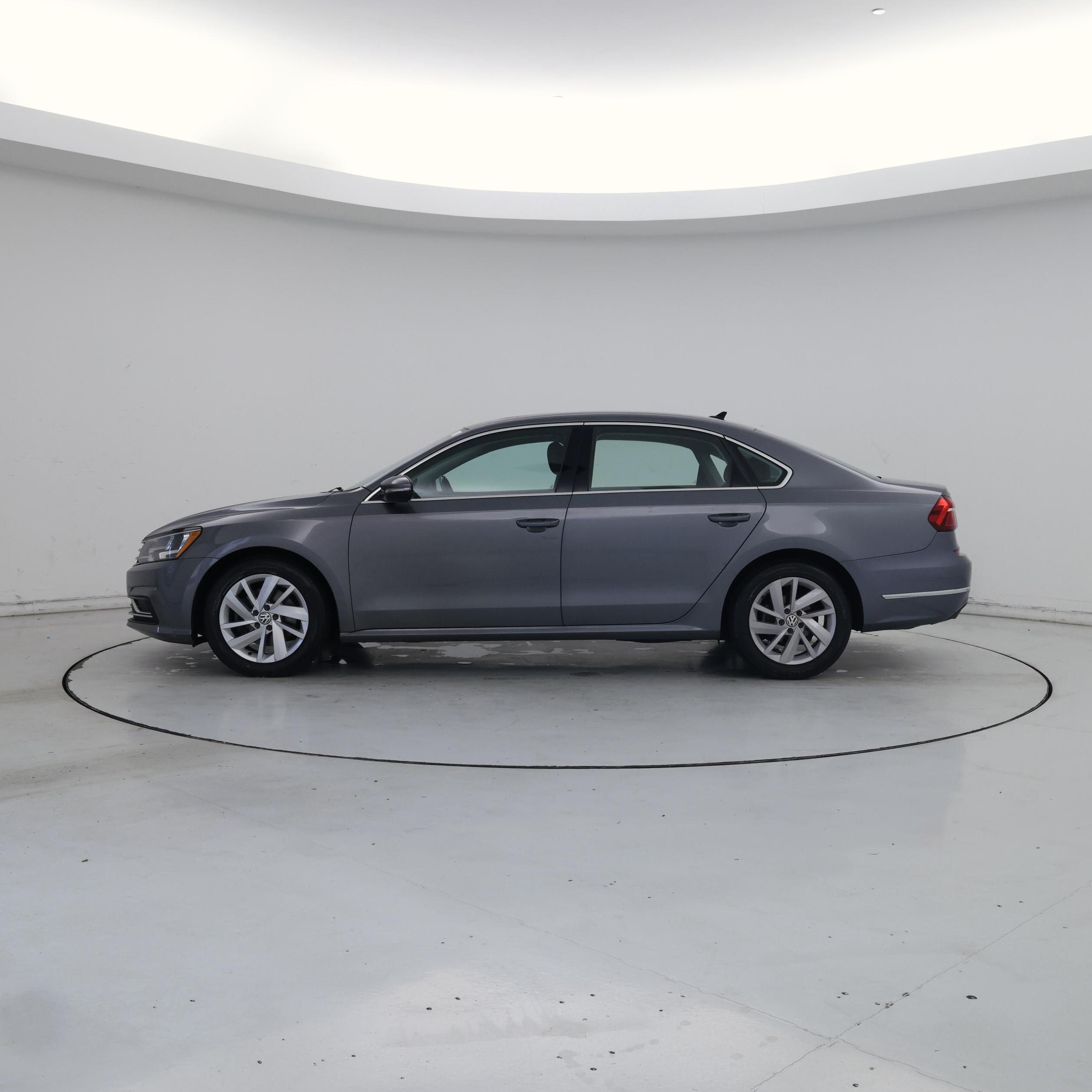 Thumbnail: 2018 Volkswagen Passat - 3