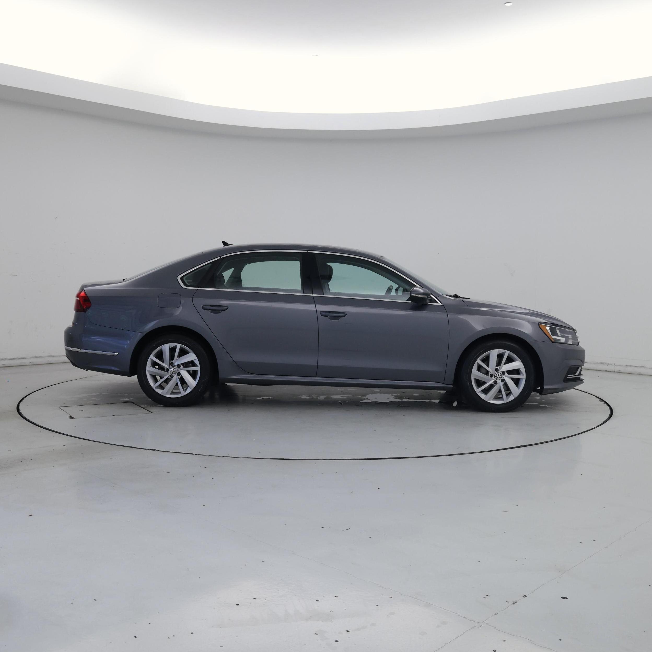 Thumbnail: 2018 Volkswagen Passat - 7