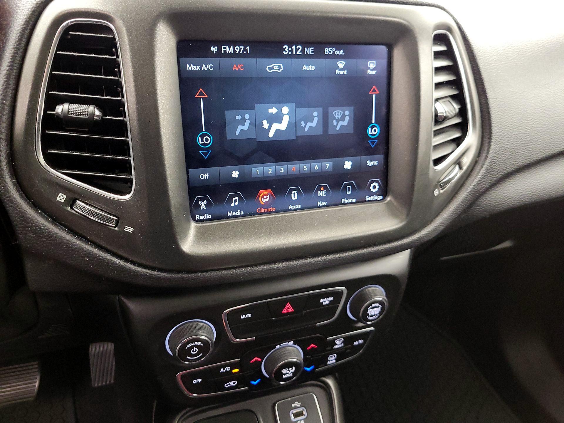 Thumbnail: 2017 Jeep Compass - 17