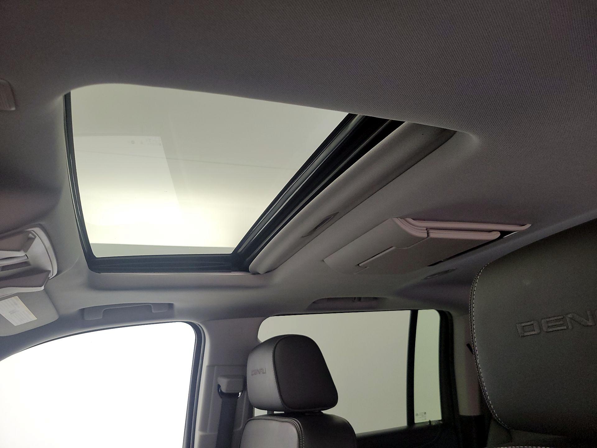 Thumbnail: 2019 GMC Yukon XL - 20