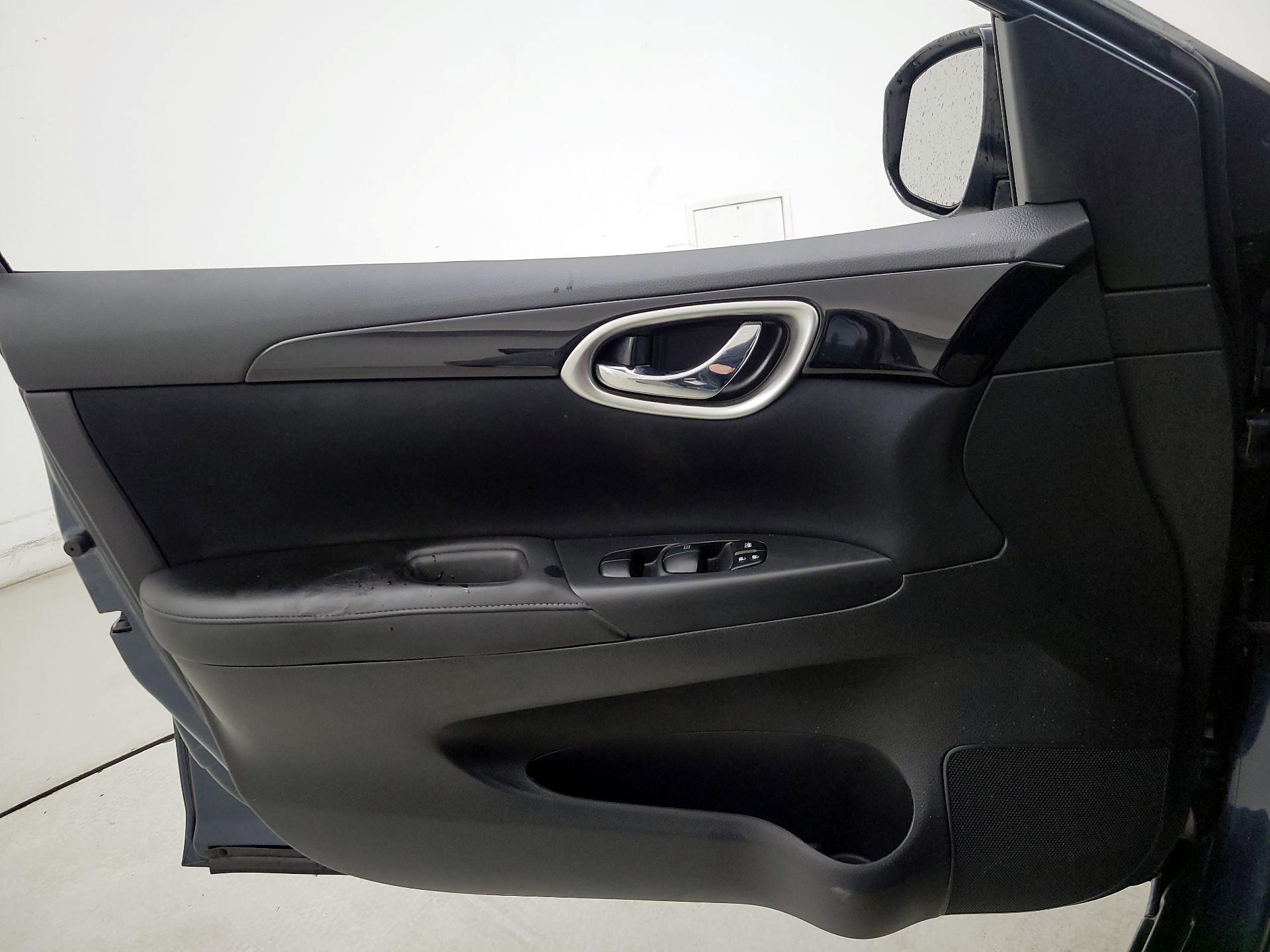 Thumbnail: 2016 Nissan Sentra - 12