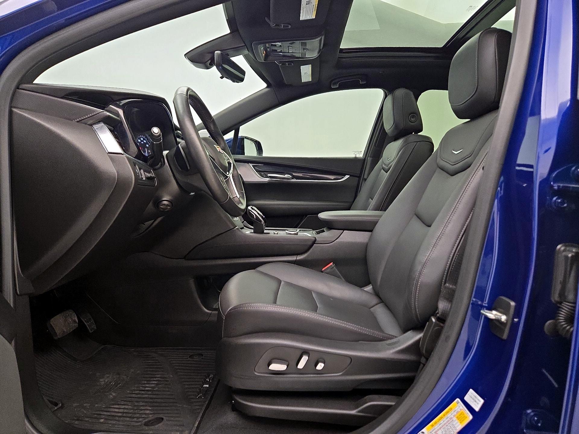 Thumbnail: 2023 Cadillac XT5 - 11