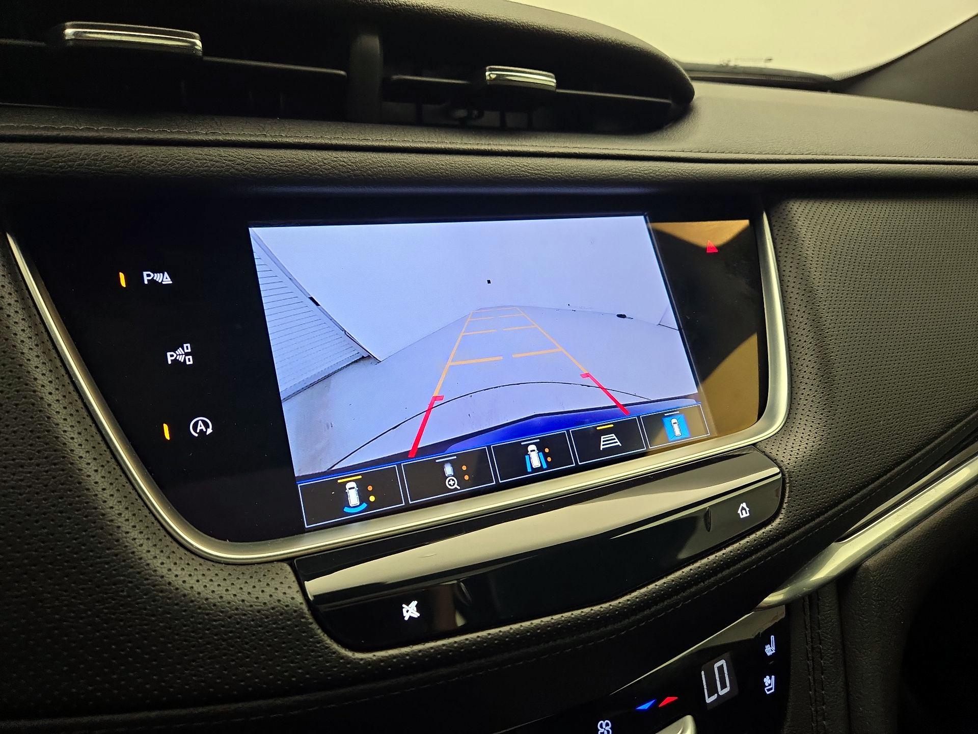 Thumbnail: 2023 Cadillac XT5 - 15