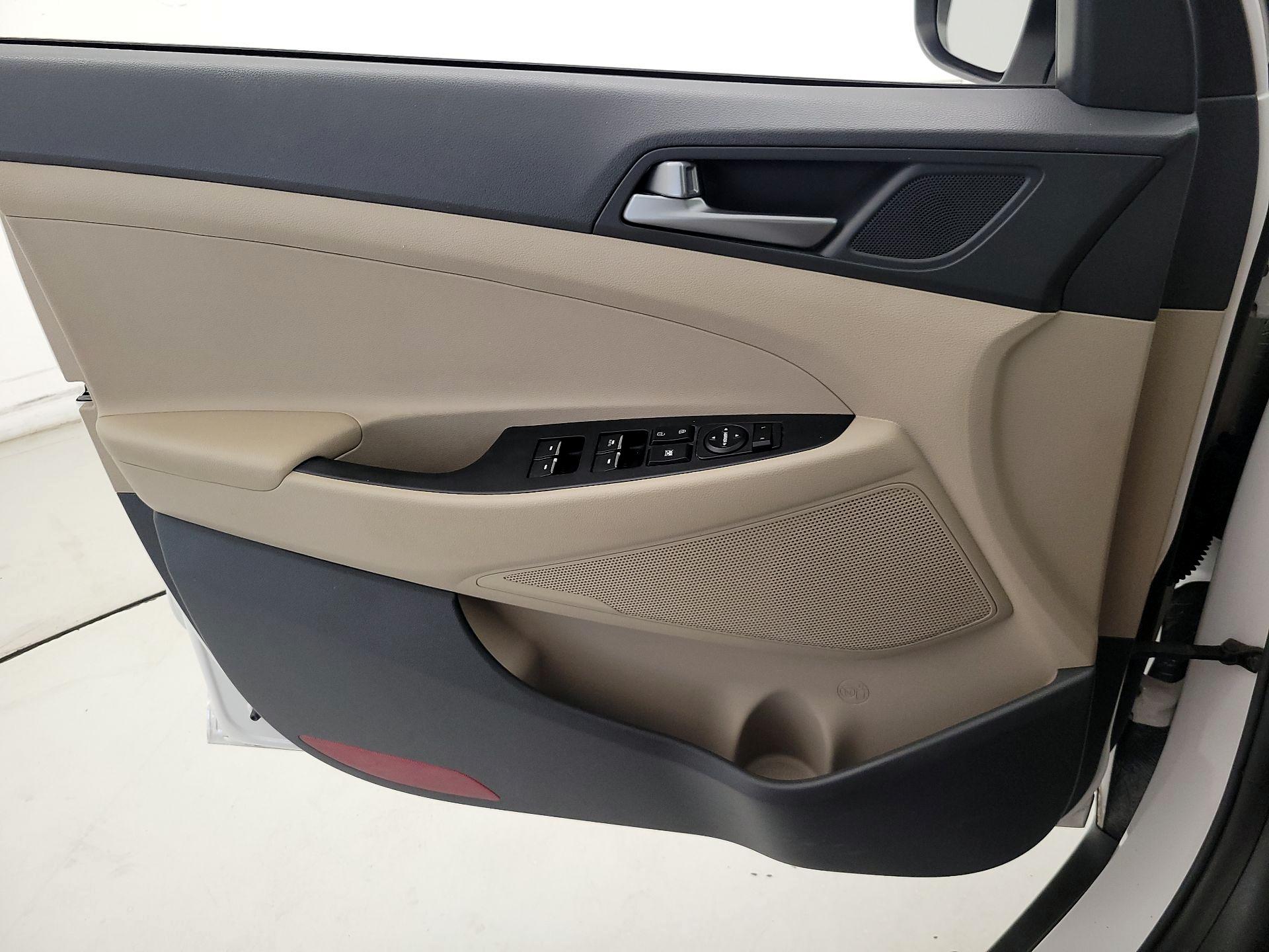 Thumbnail: 2016 Hyundai Tucson - 12