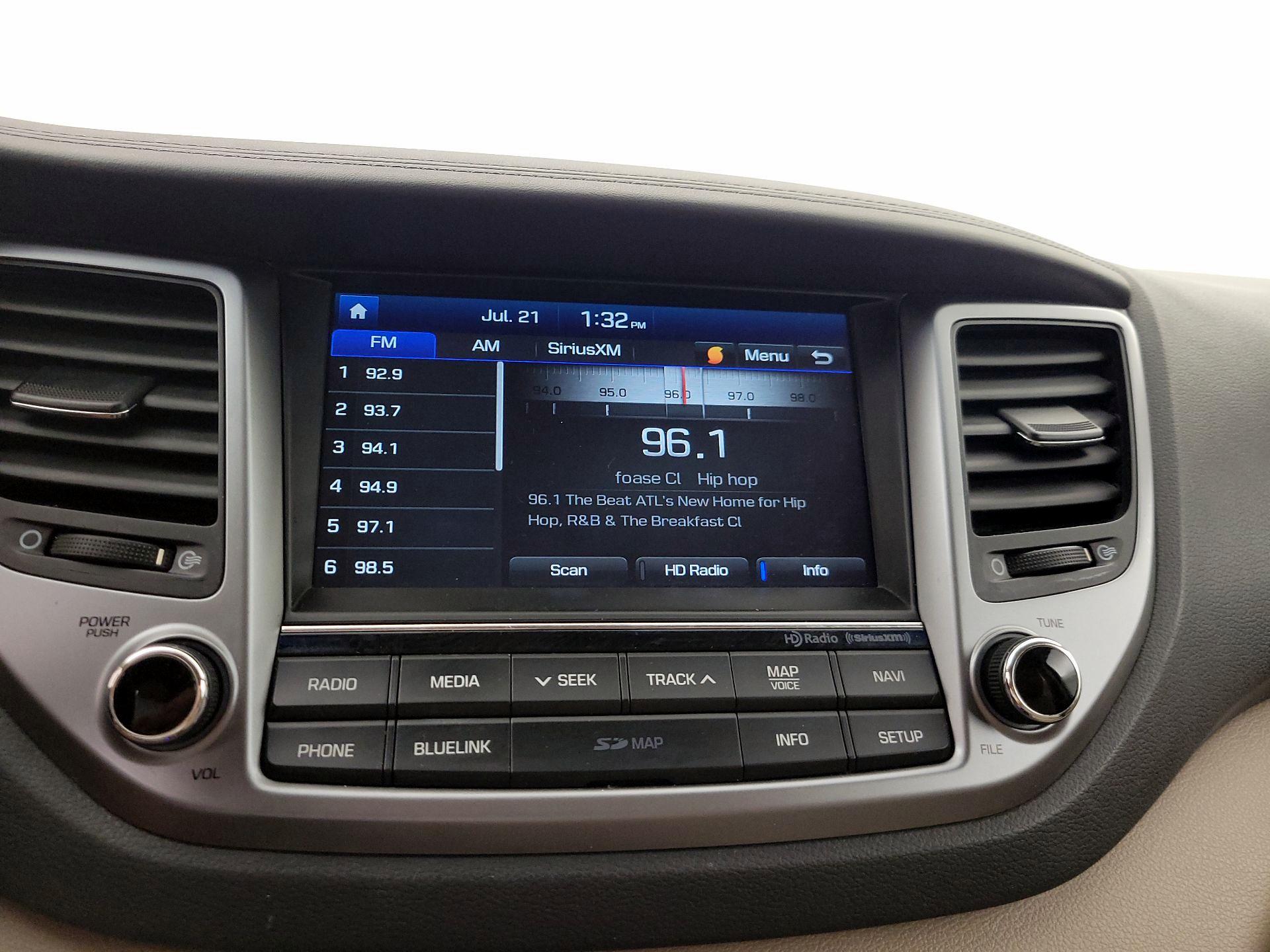 Thumbnail: 2016 Hyundai Tucson - 16