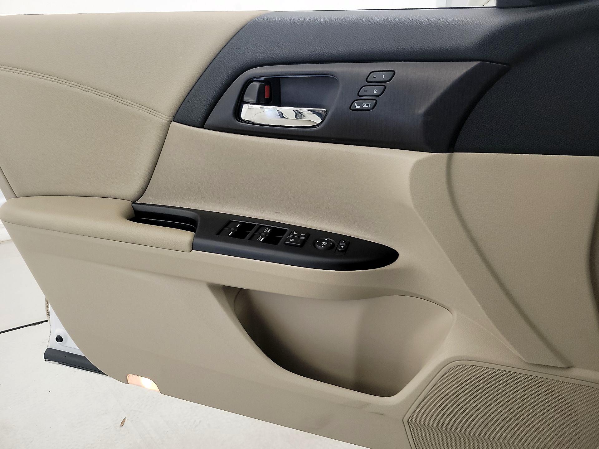Thumbnail: 2015 Honda Accord - 12