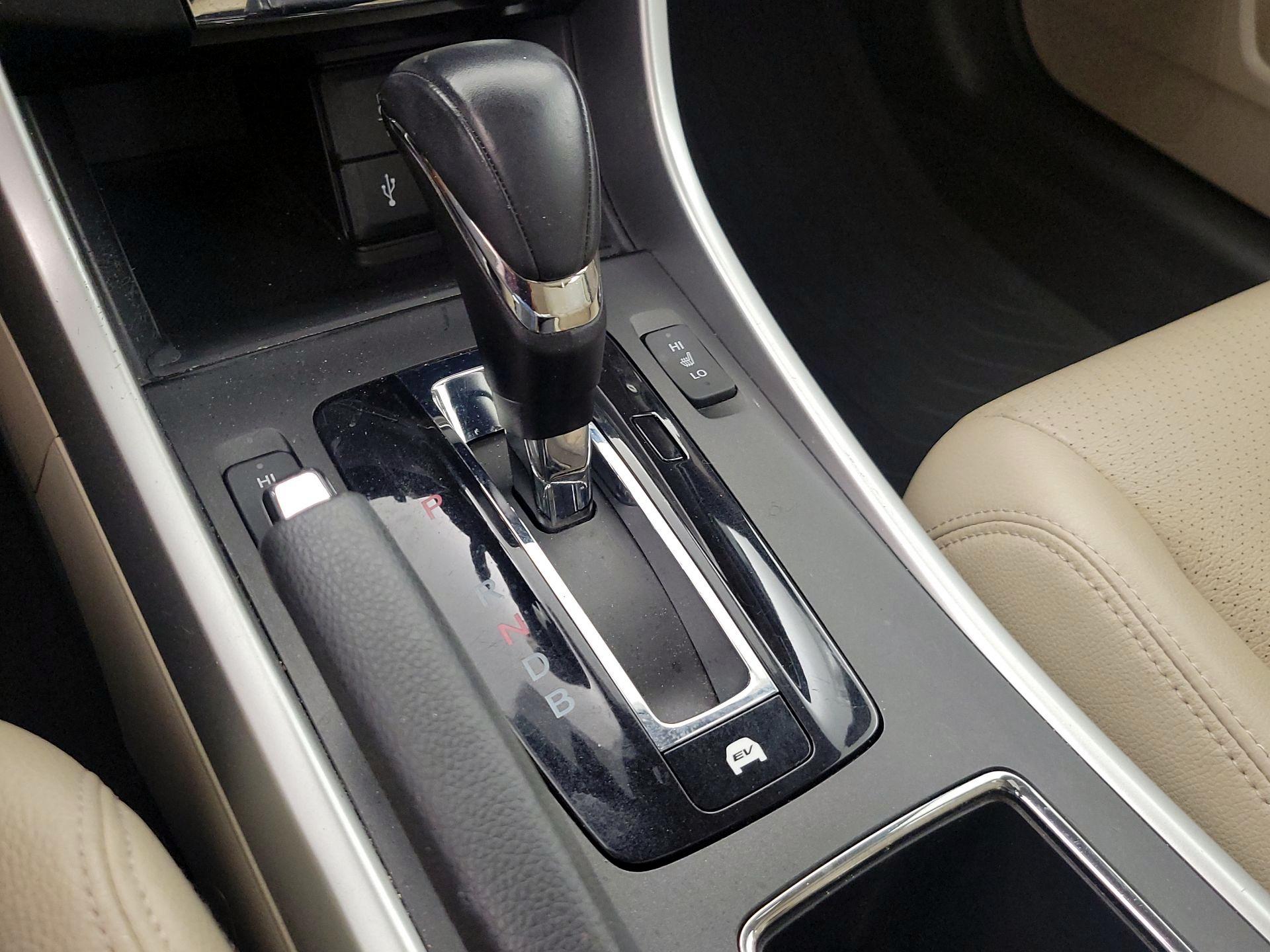 Thumbnail: 2015 Honda Accord - 17