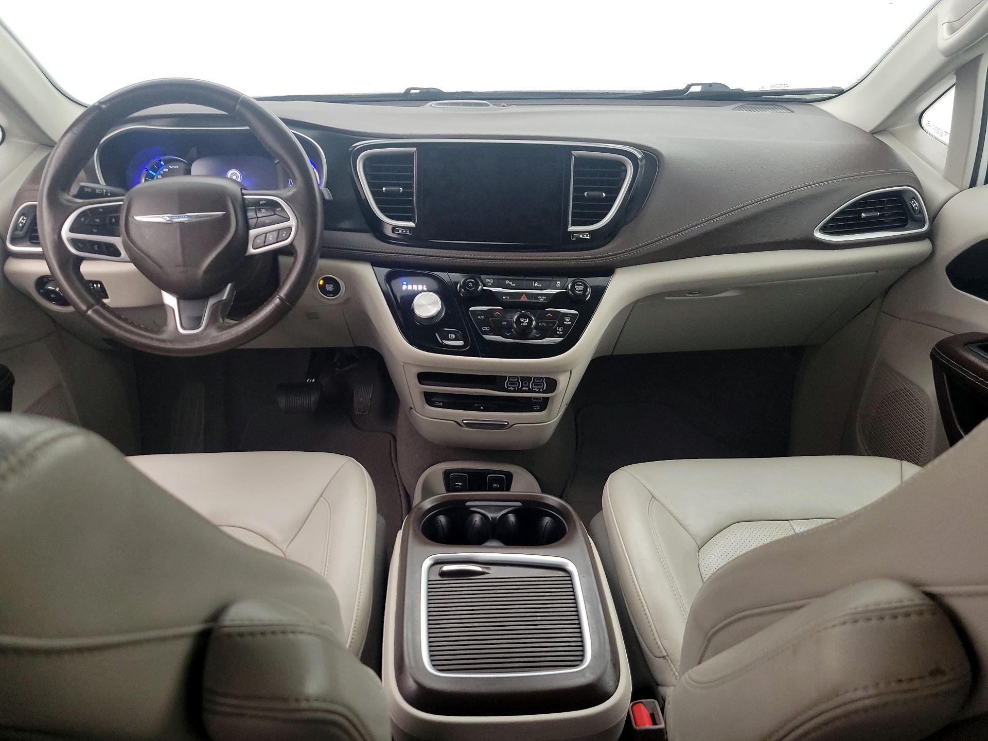 Thumbnail: 2021 Chrysler Pacifica - 9