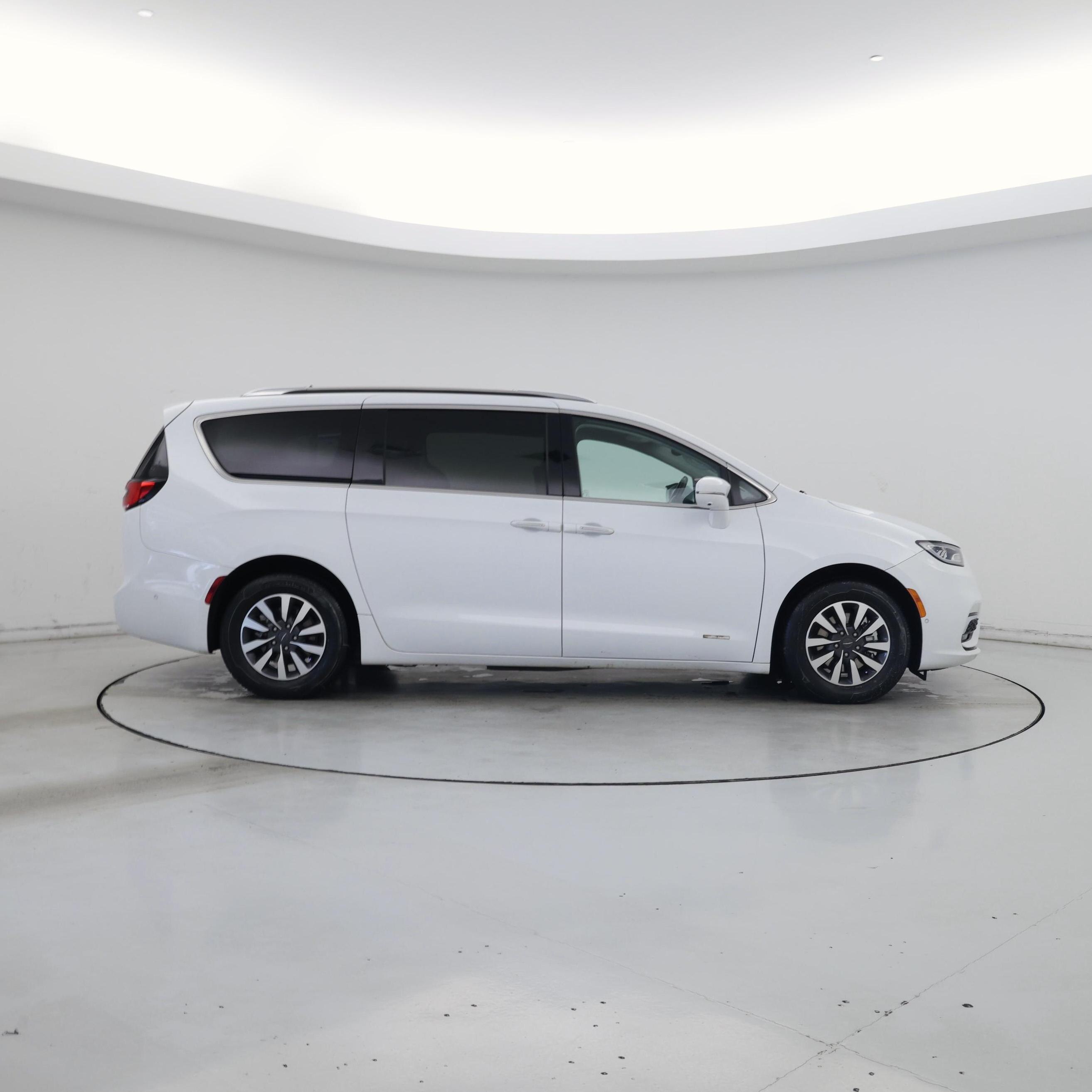 Thumbnail: 2021 Chrysler Pacifica - 7