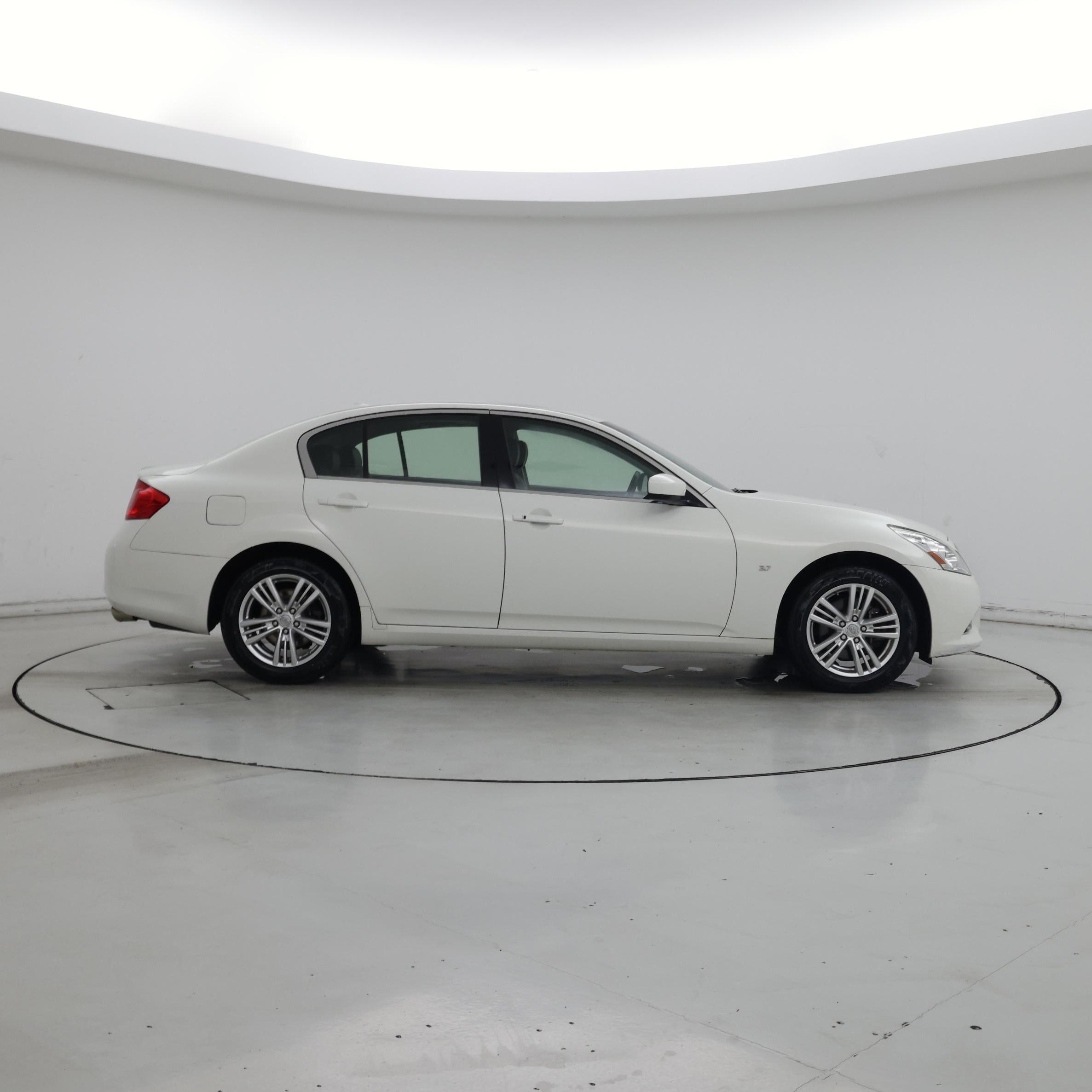 Thumbnail: 2015 INFINITI  - 7