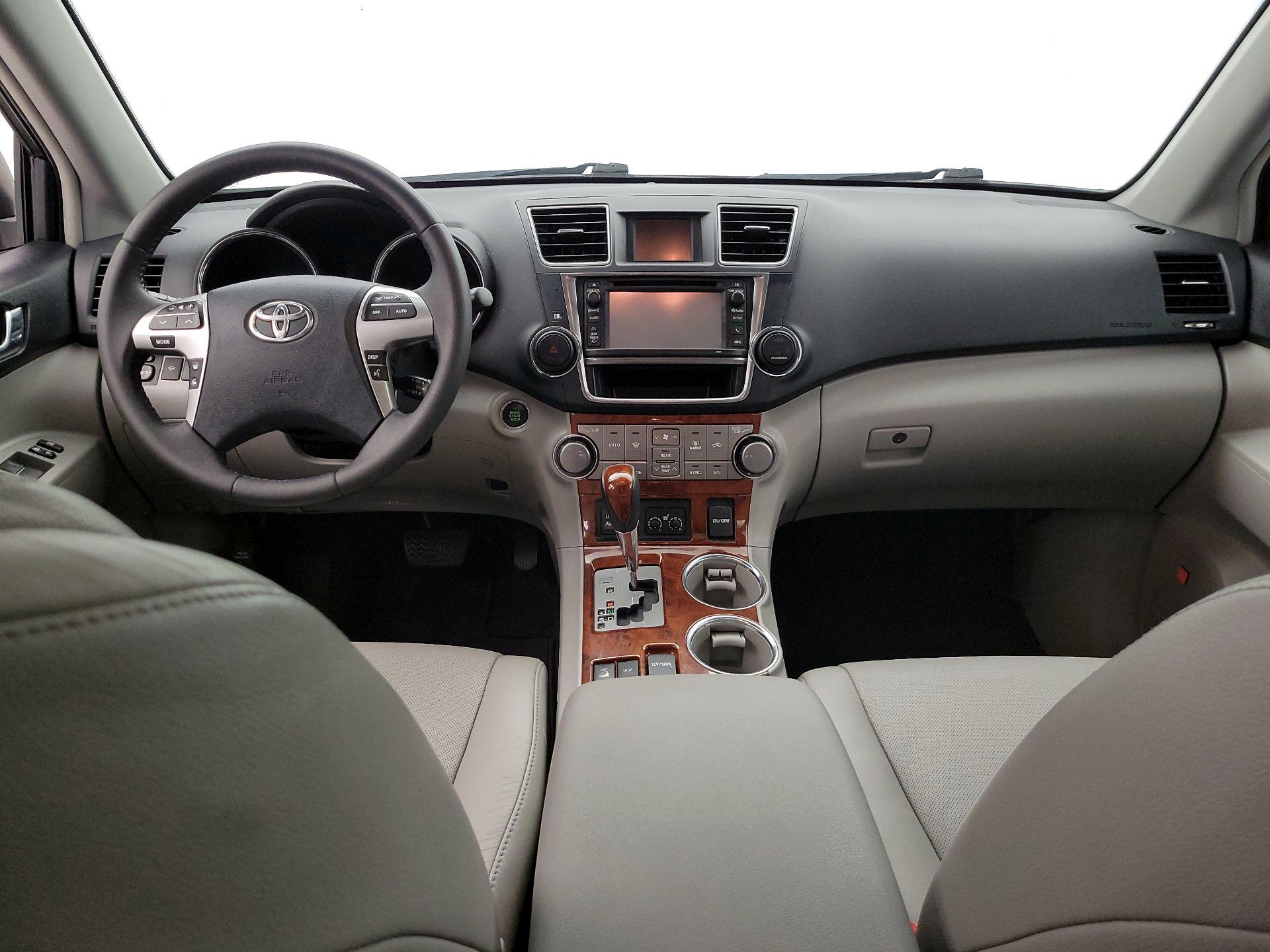 Thumbnail: 2013 Toyota Highlander - 9