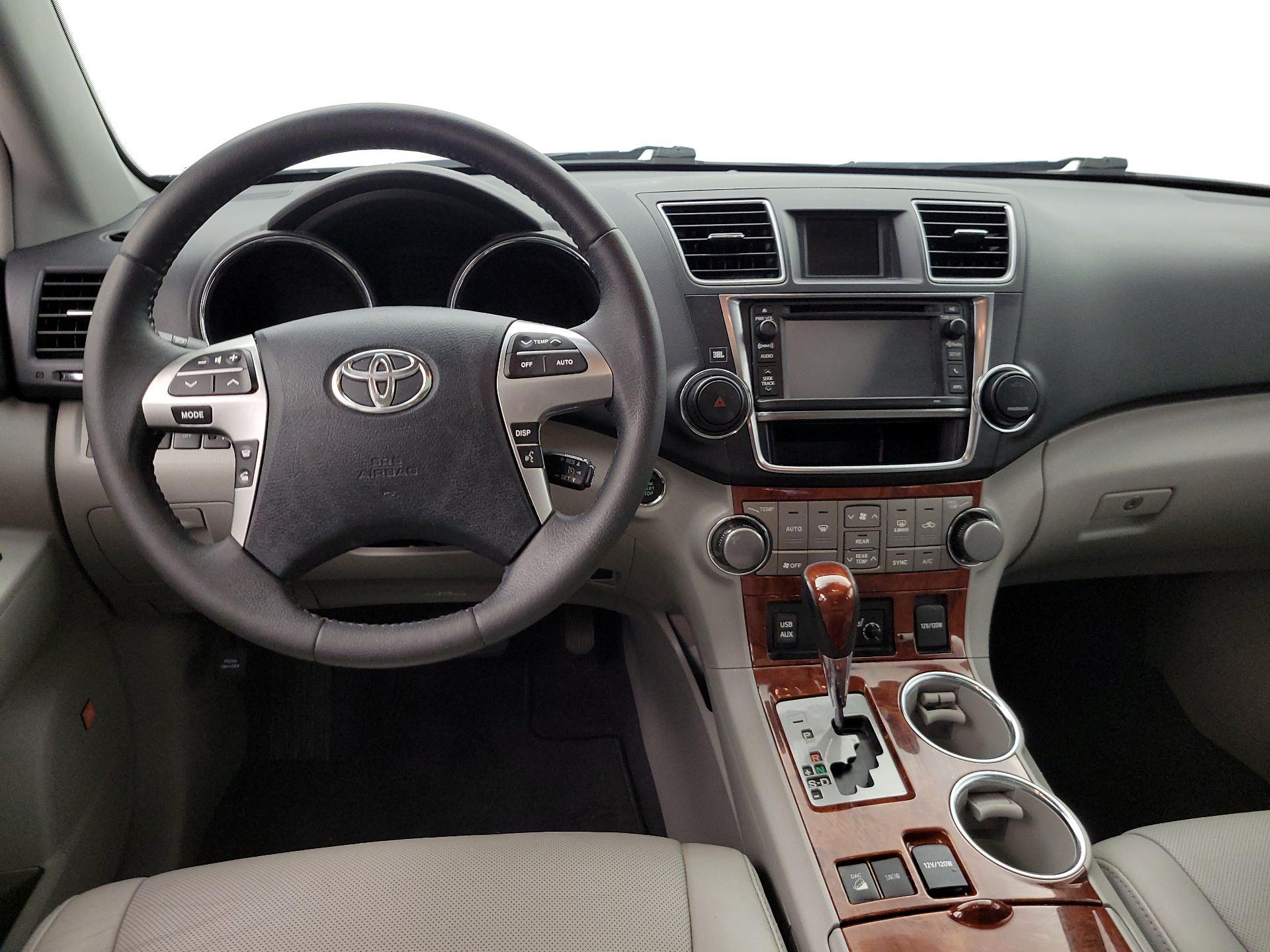 Thumbnail: 2013 Toyota Highlander - 10