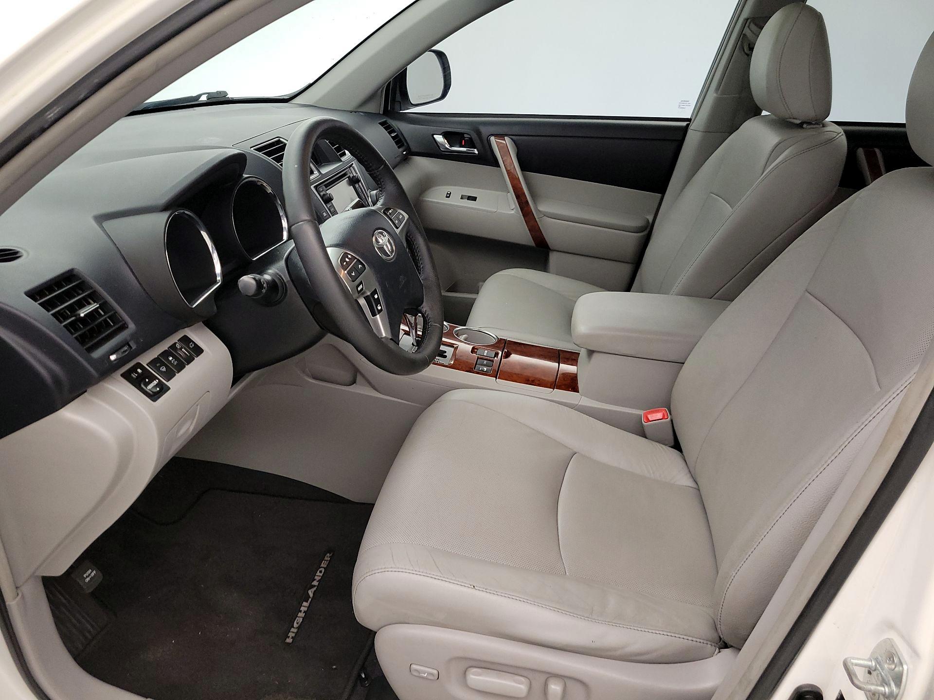 Thumbnail: 2013 Toyota Highlander - 11