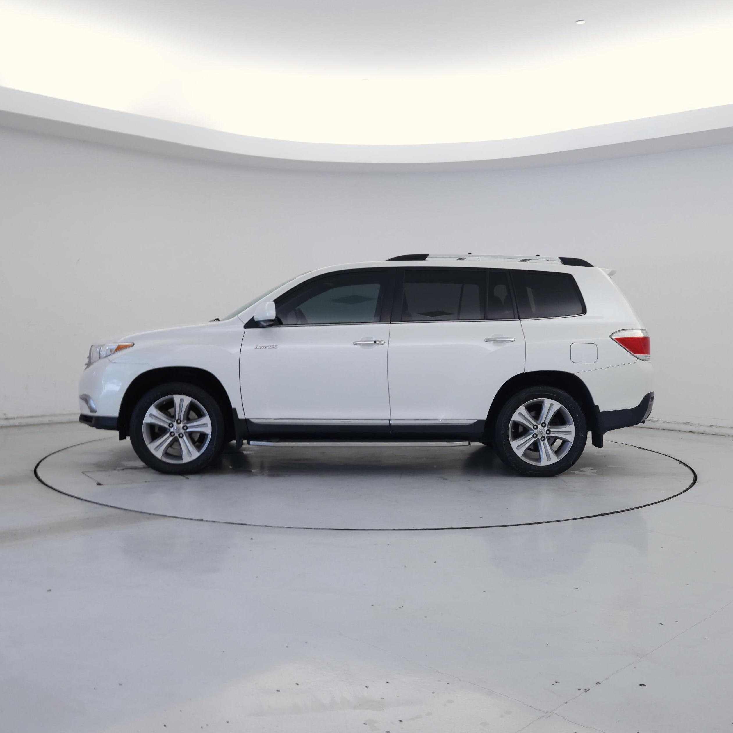 Thumbnail: 2013 Toyota Highlander - 3