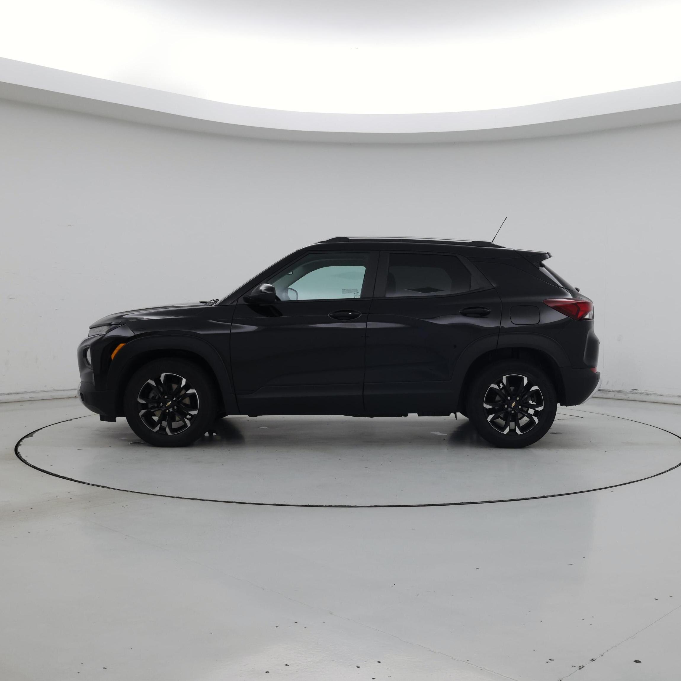 Thumbnail: 2023 Chevrolet TrailBlazer - 3
