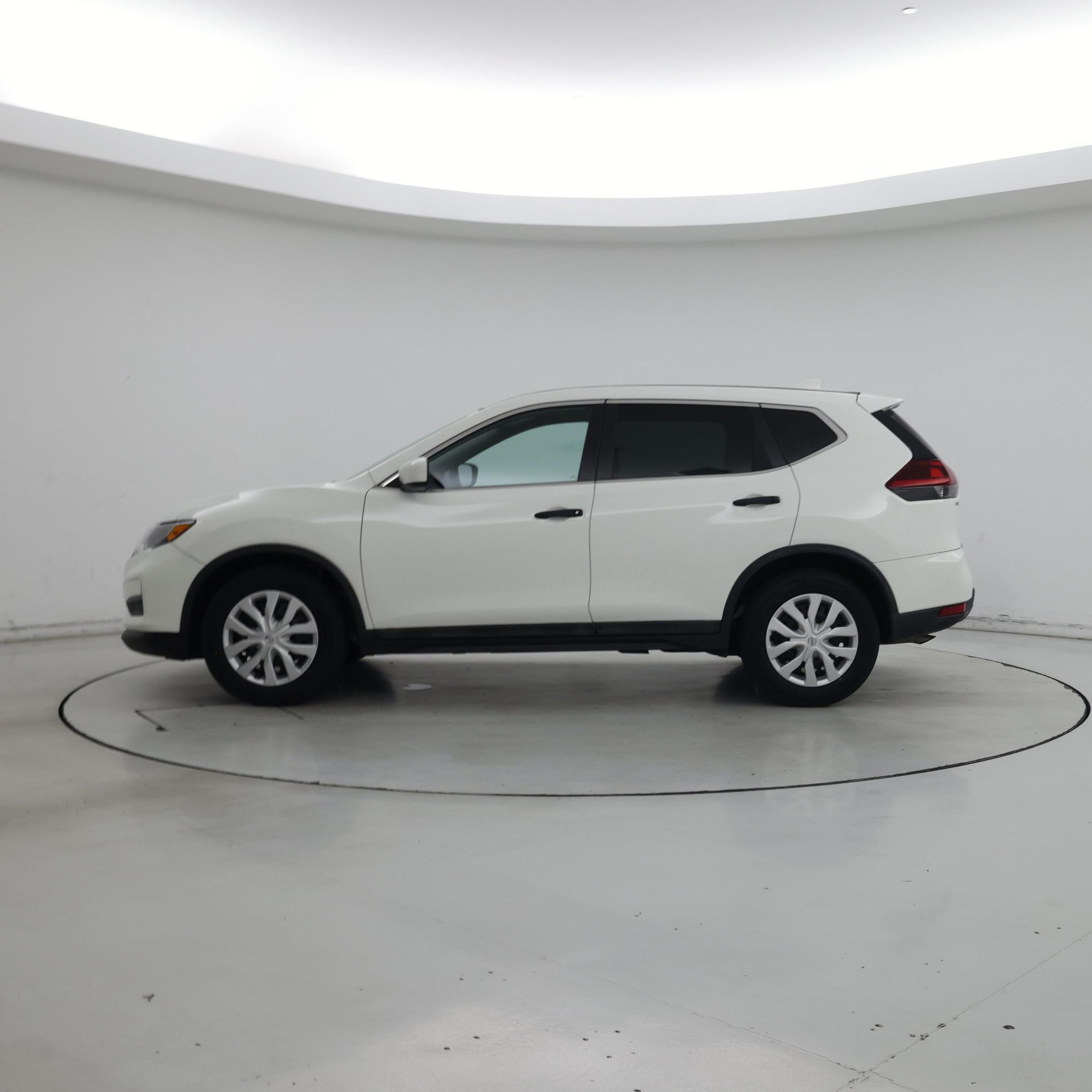 Thumbnail: 2018 Nissan Rogue - 3