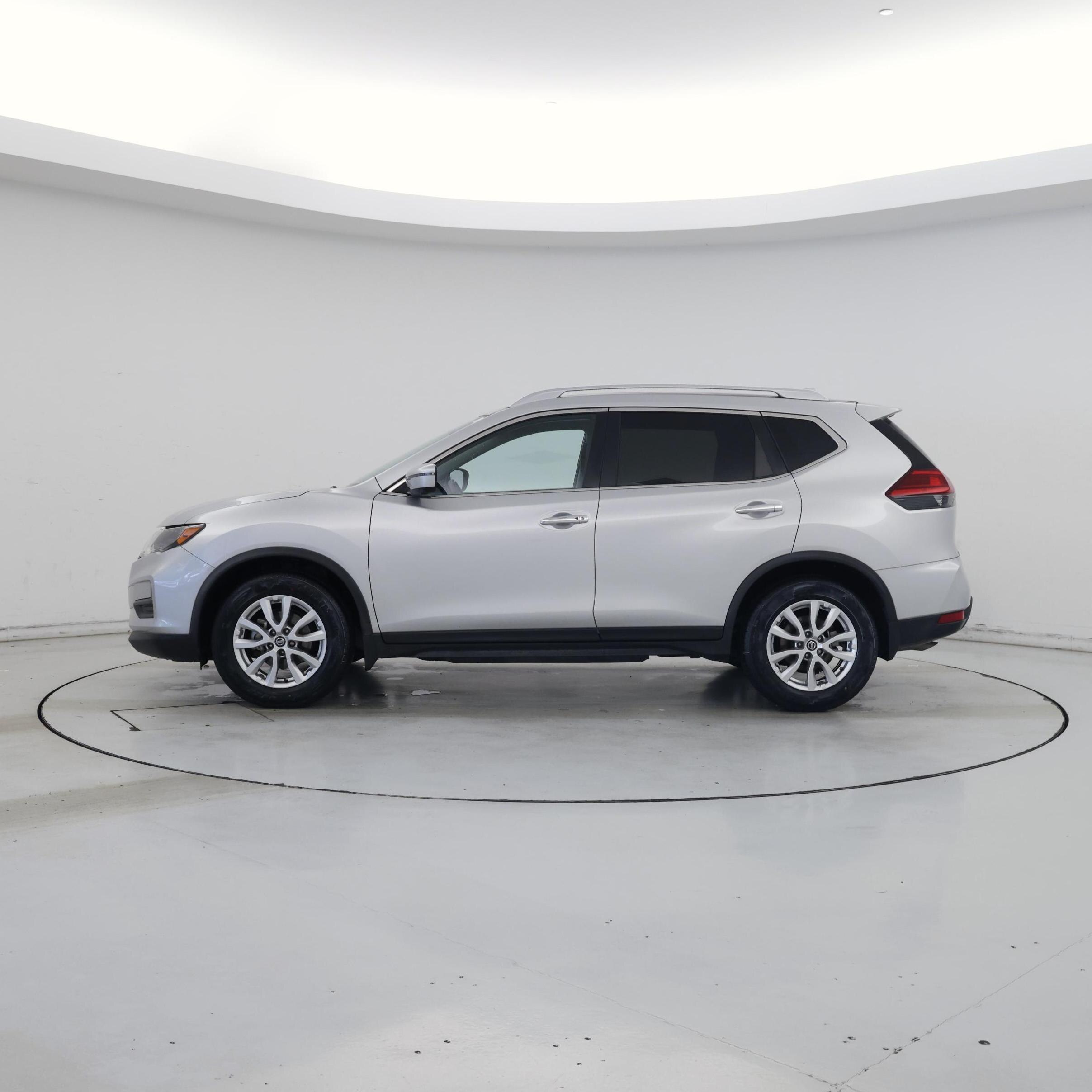 Thumbnail: 2017 Nissan Rogue - 3