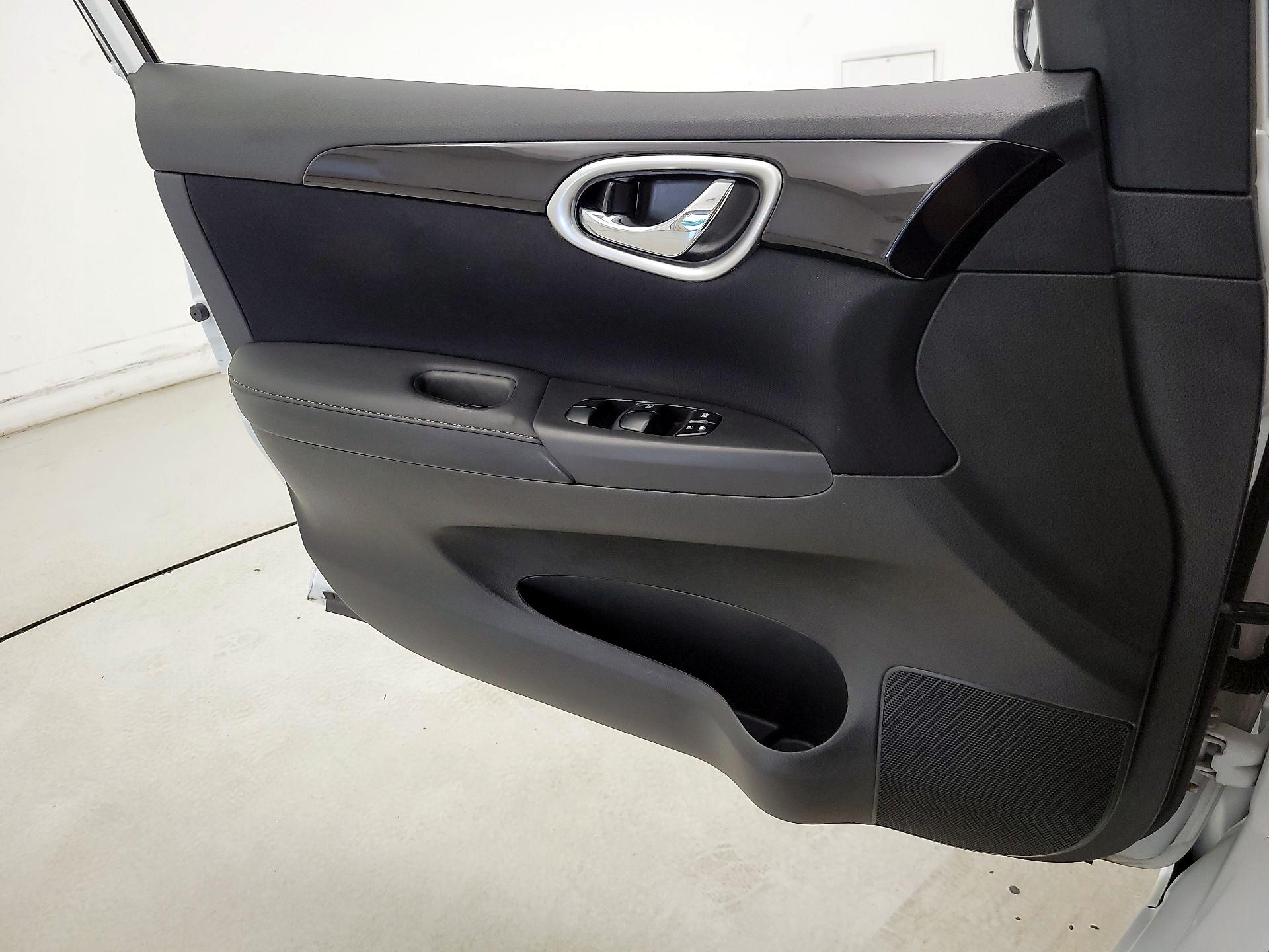 Thumbnail: 2017 Nissan Sentra - 12