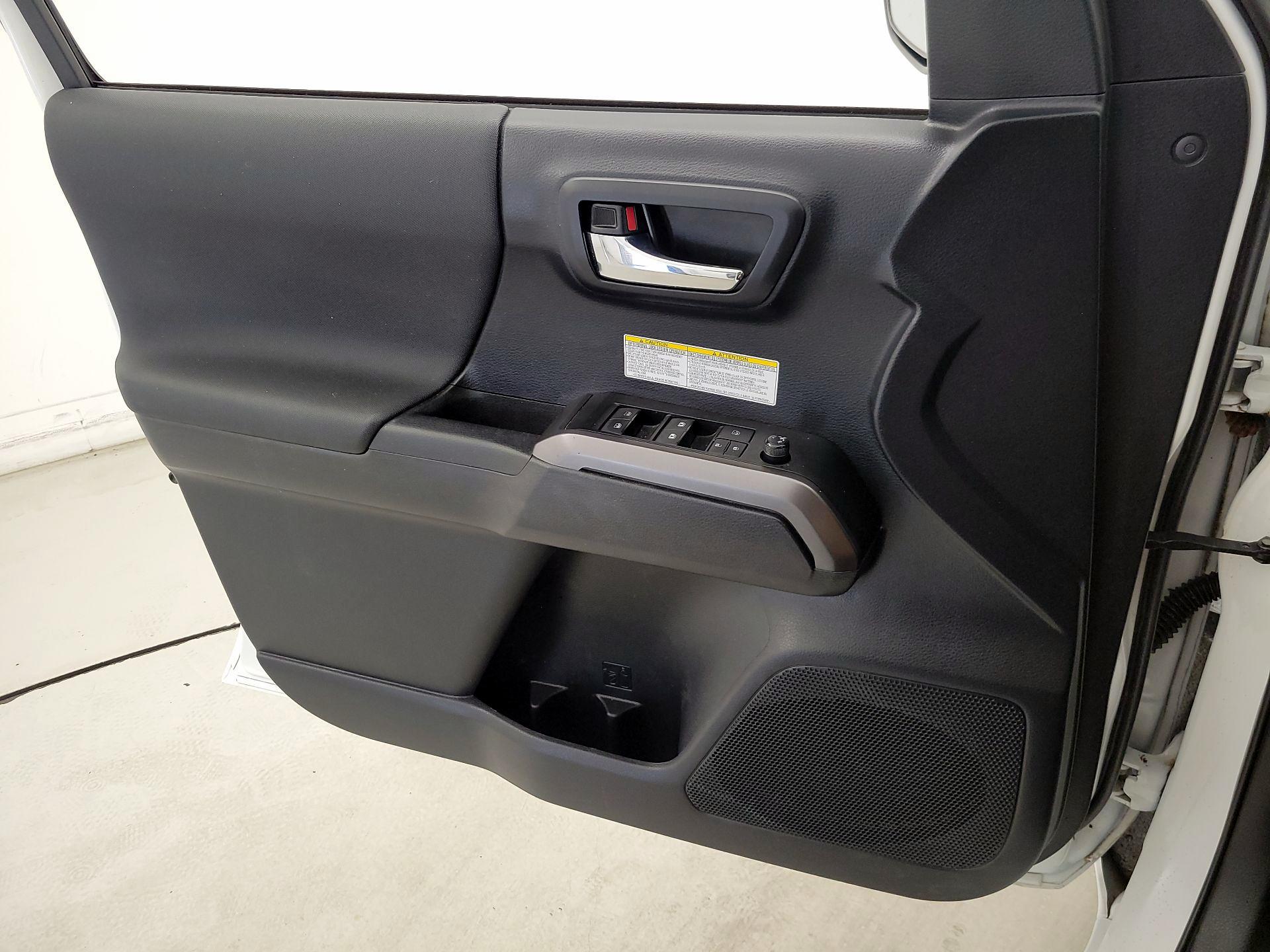 Thumbnail: 2019 Toyota Tacoma - 12