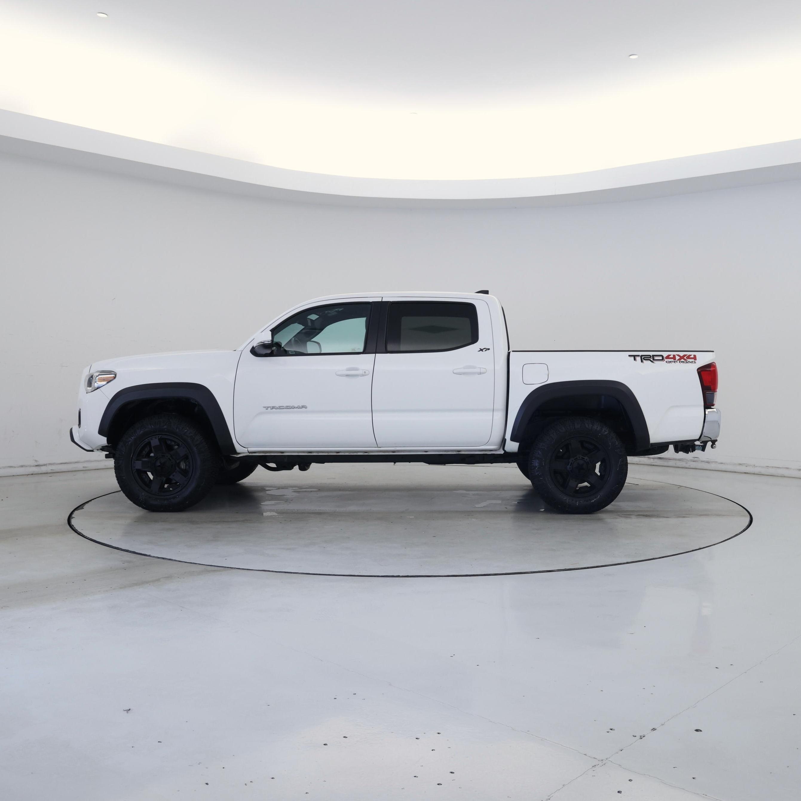 Thumbnail: 2019 Toyota Tacoma - 3