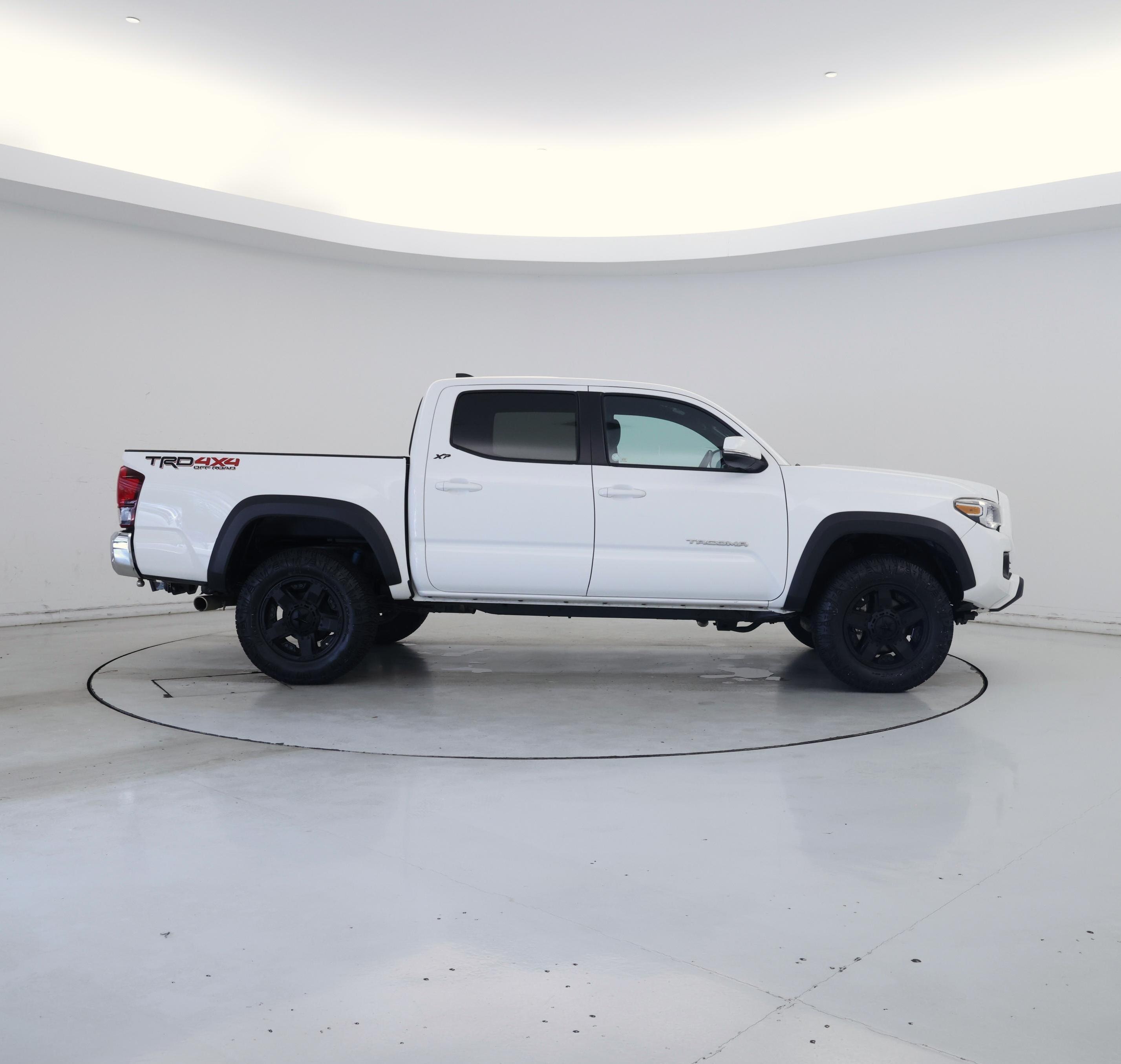Thumbnail: 2019 Toyota Tacoma - 7