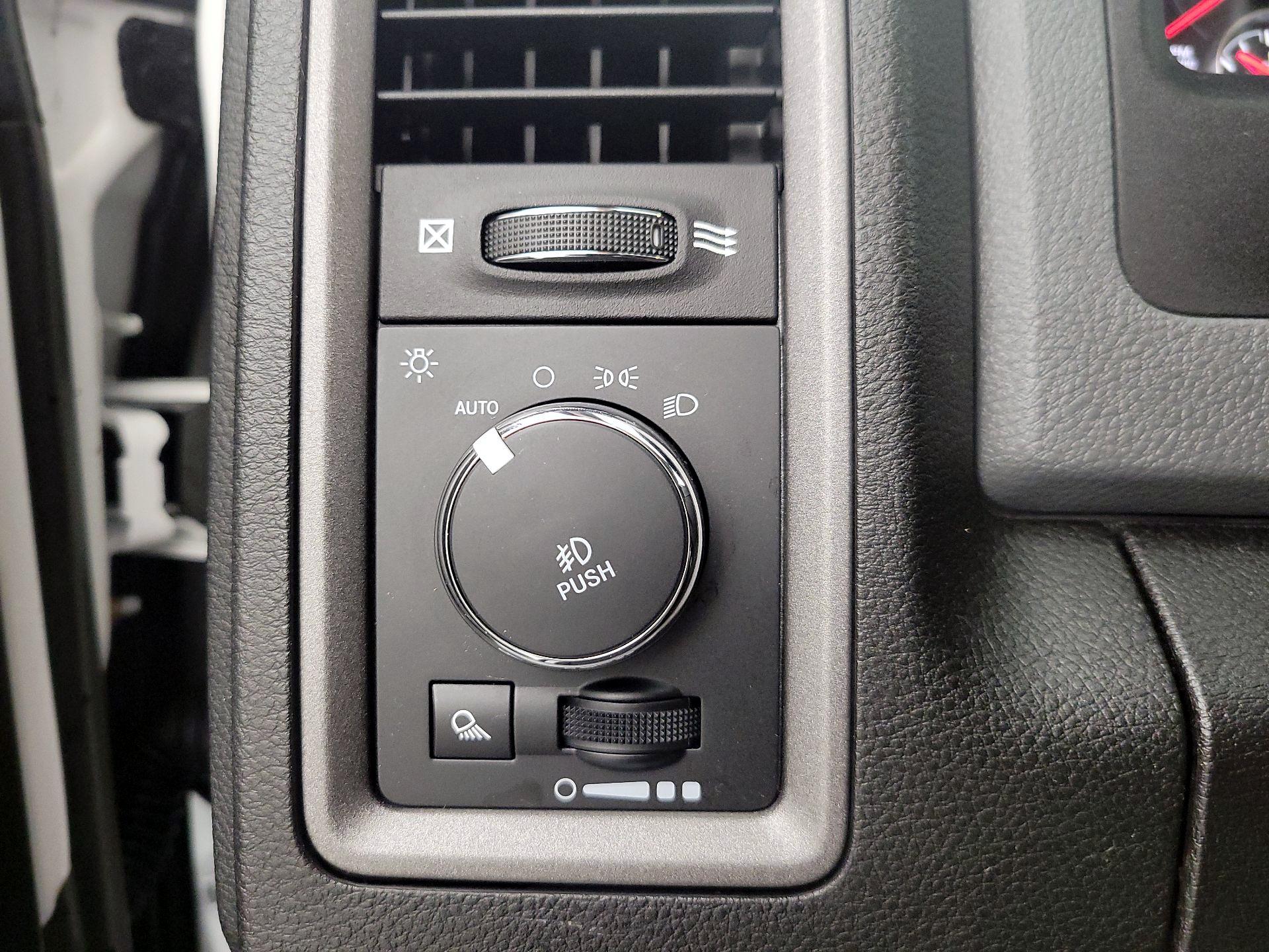 Thumbnail: 2019 RAM 1500 Classic - 13