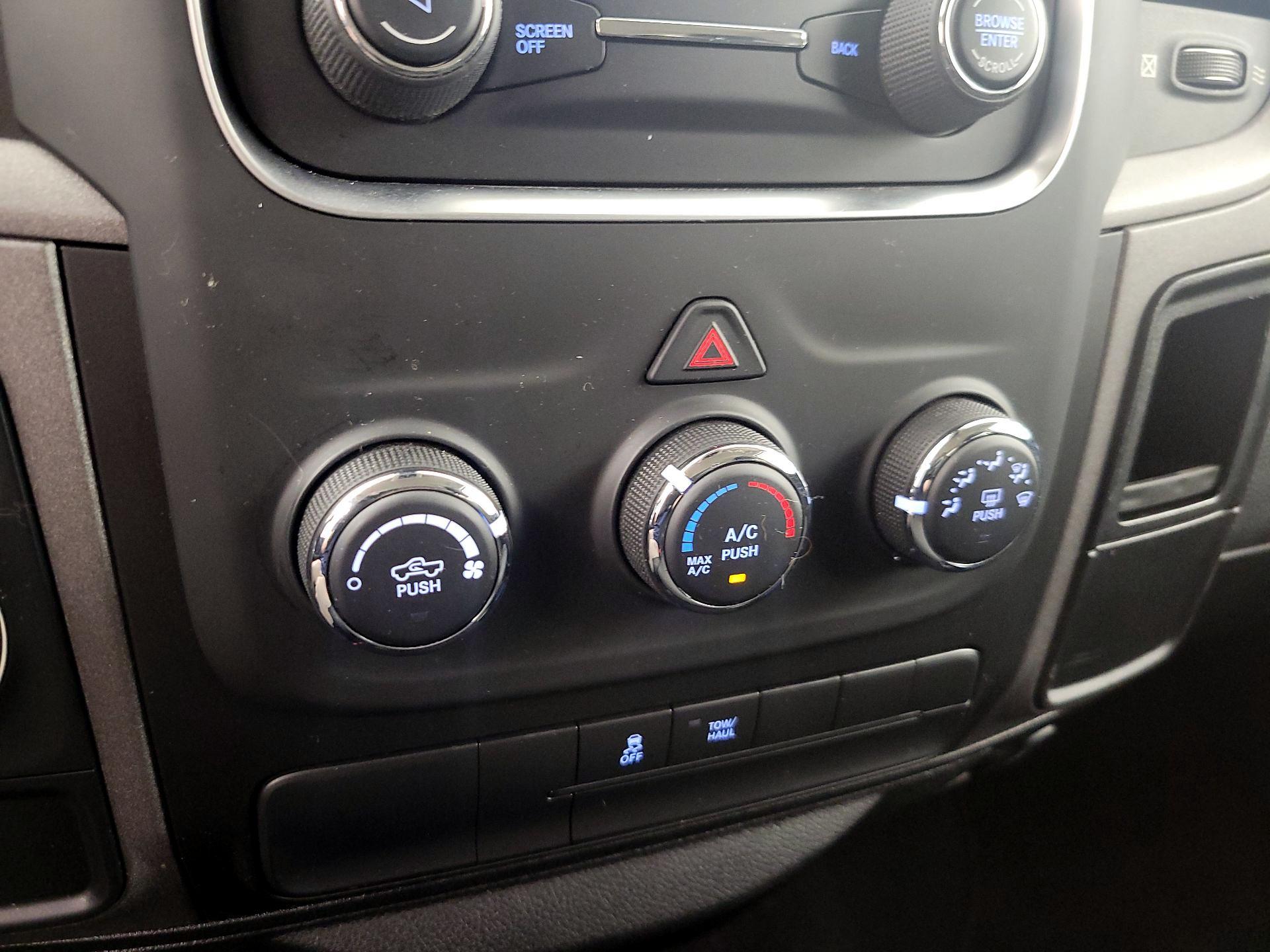 Thumbnail: 2019 RAM 1500 Classic - 17