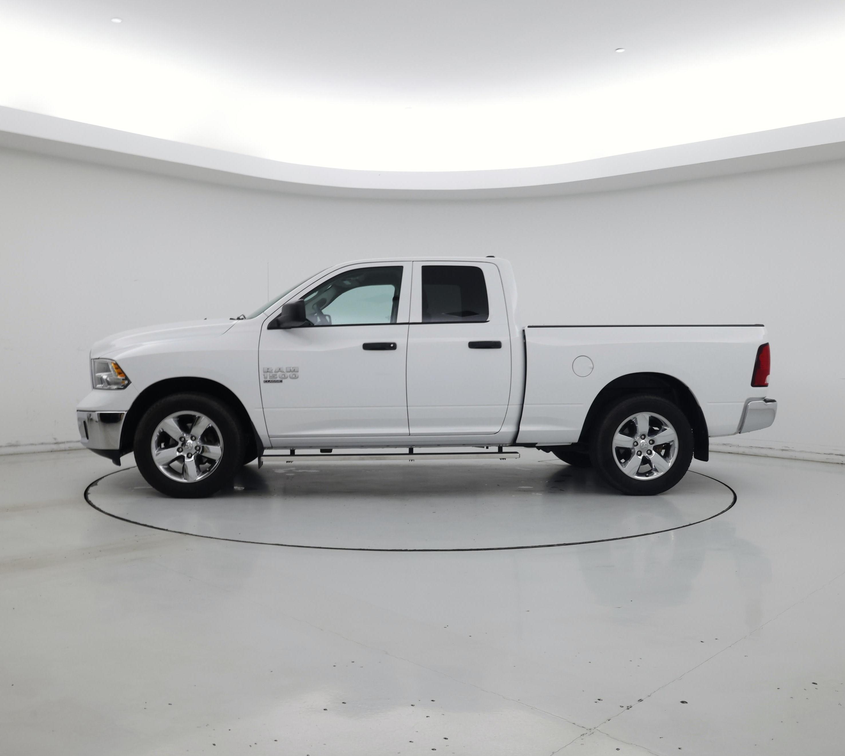 Thumbnail: 2019 RAM 1500 Classic - 3