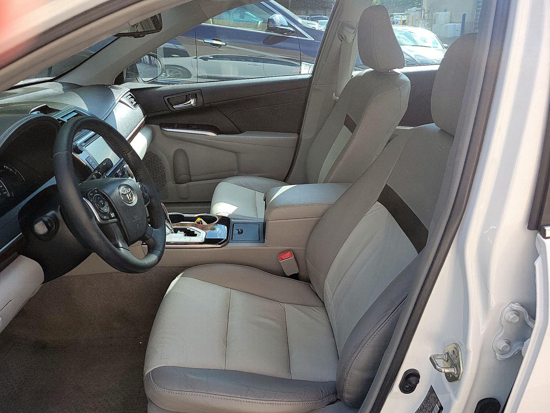 Thumbnail: 2014 Toyota Camry - 9