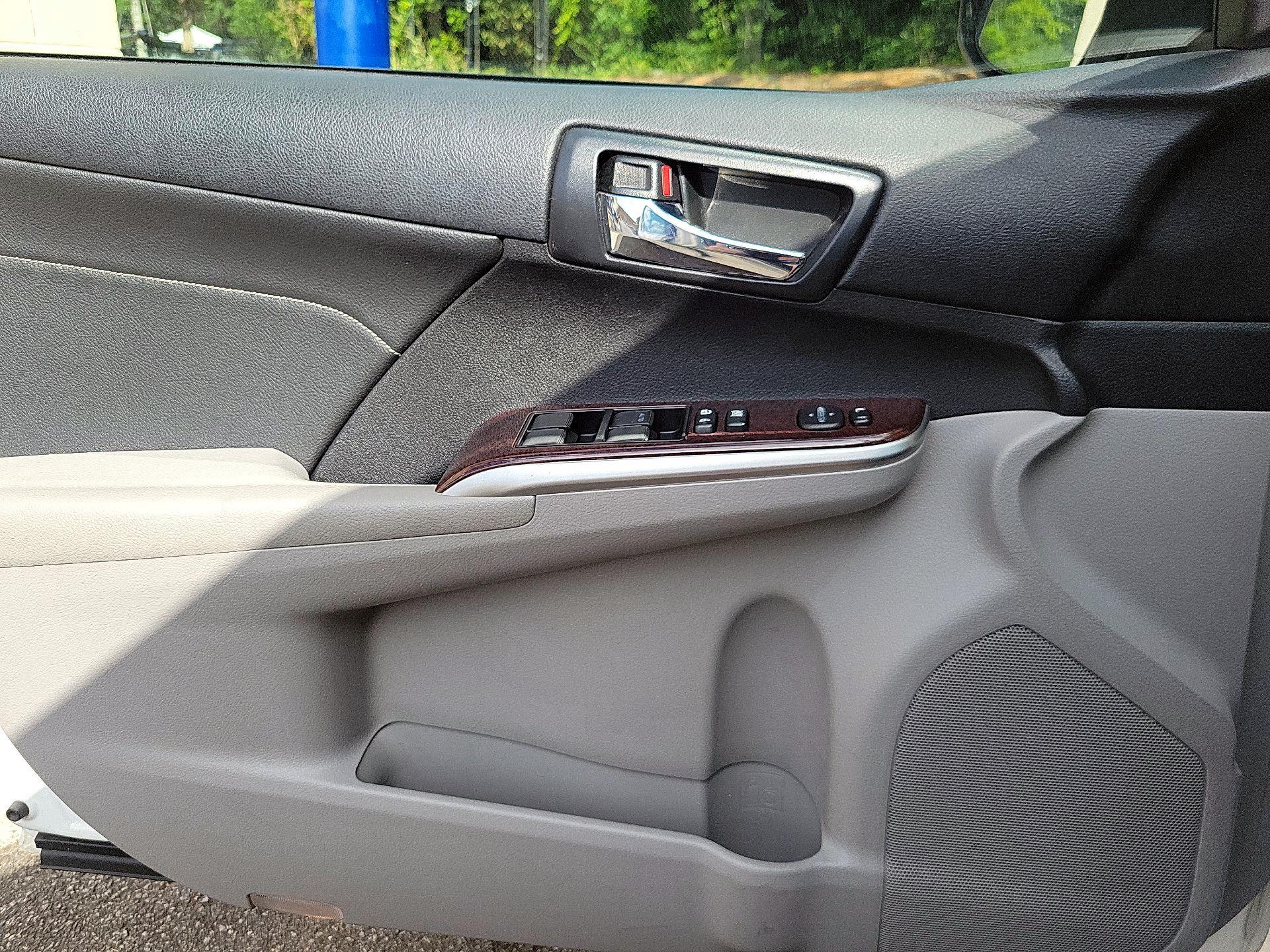 Thumbnail: 2014 Toyota Camry - 10