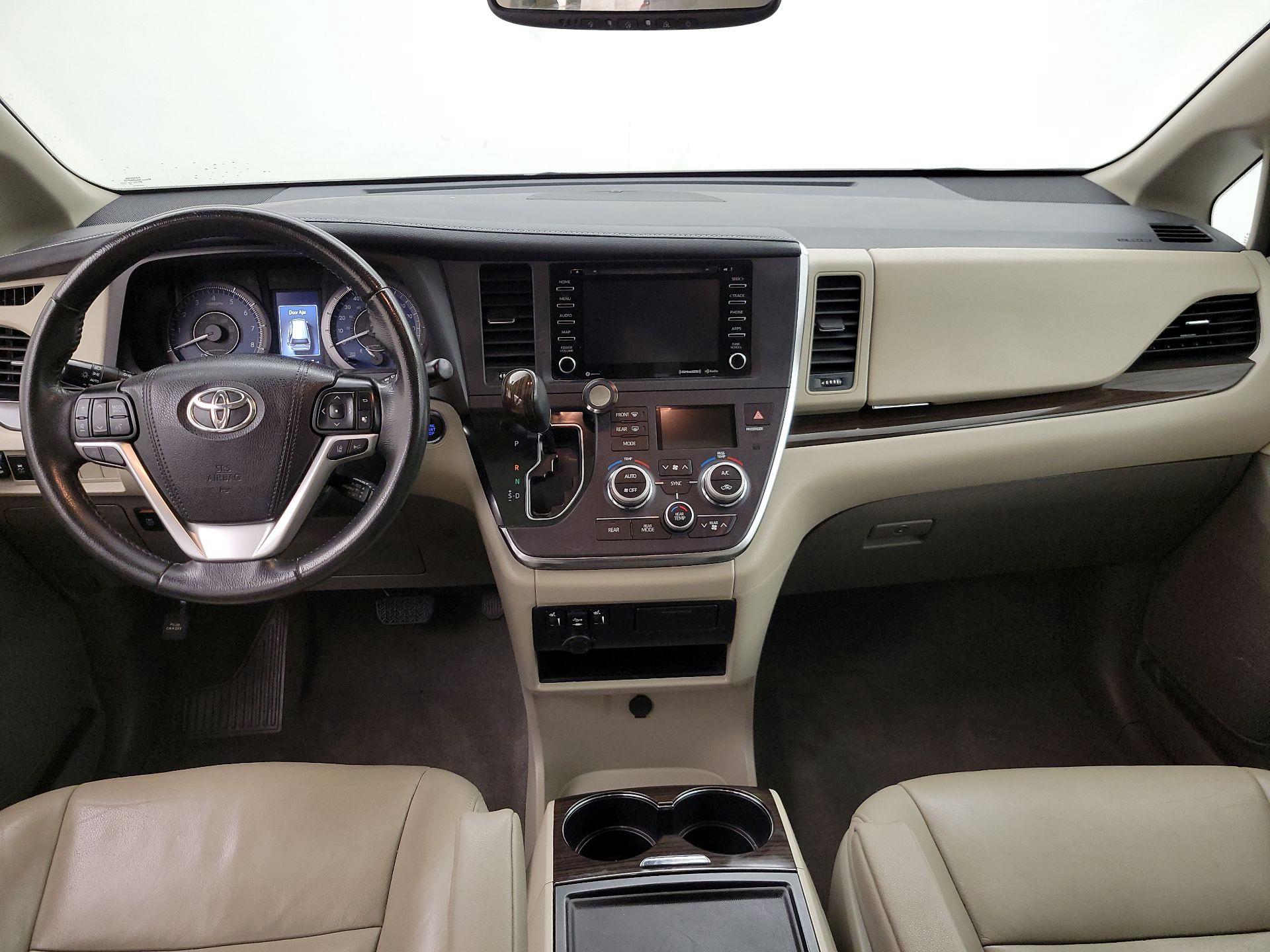 Thumbnail: 2019 Toyota Sienna - 9