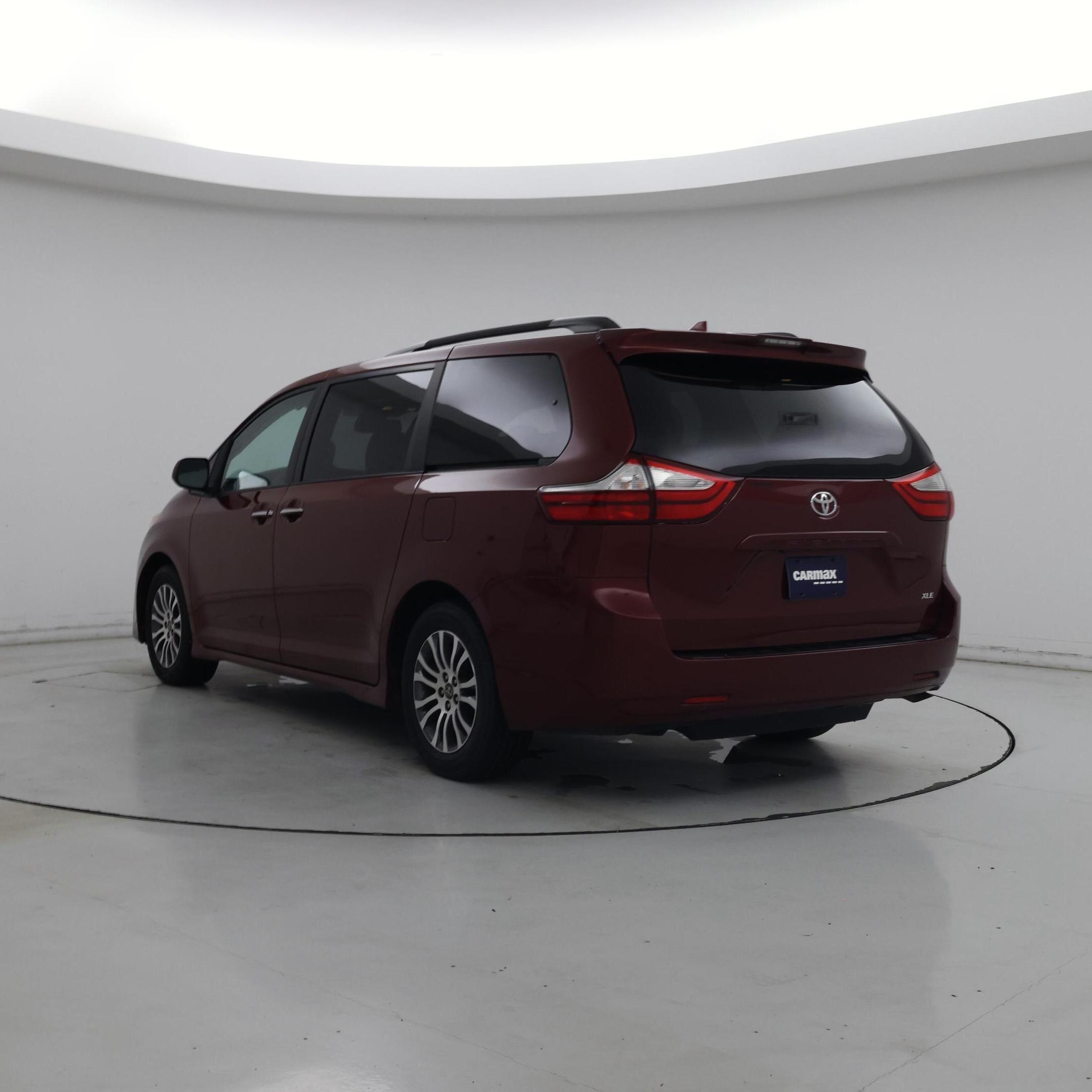 Thumbnail: 2019 Toyota Sienna - 2
