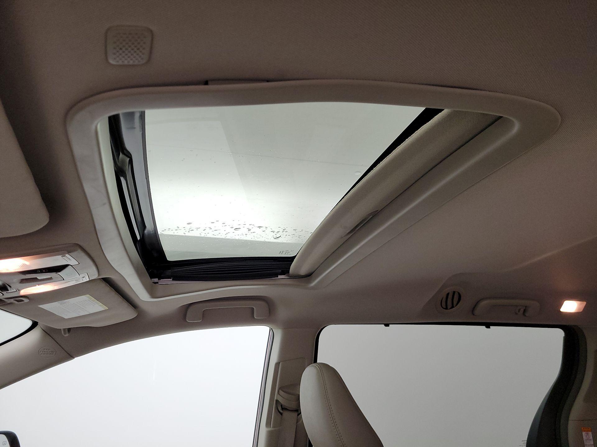 Thumbnail: 2019 Toyota Sienna - 20