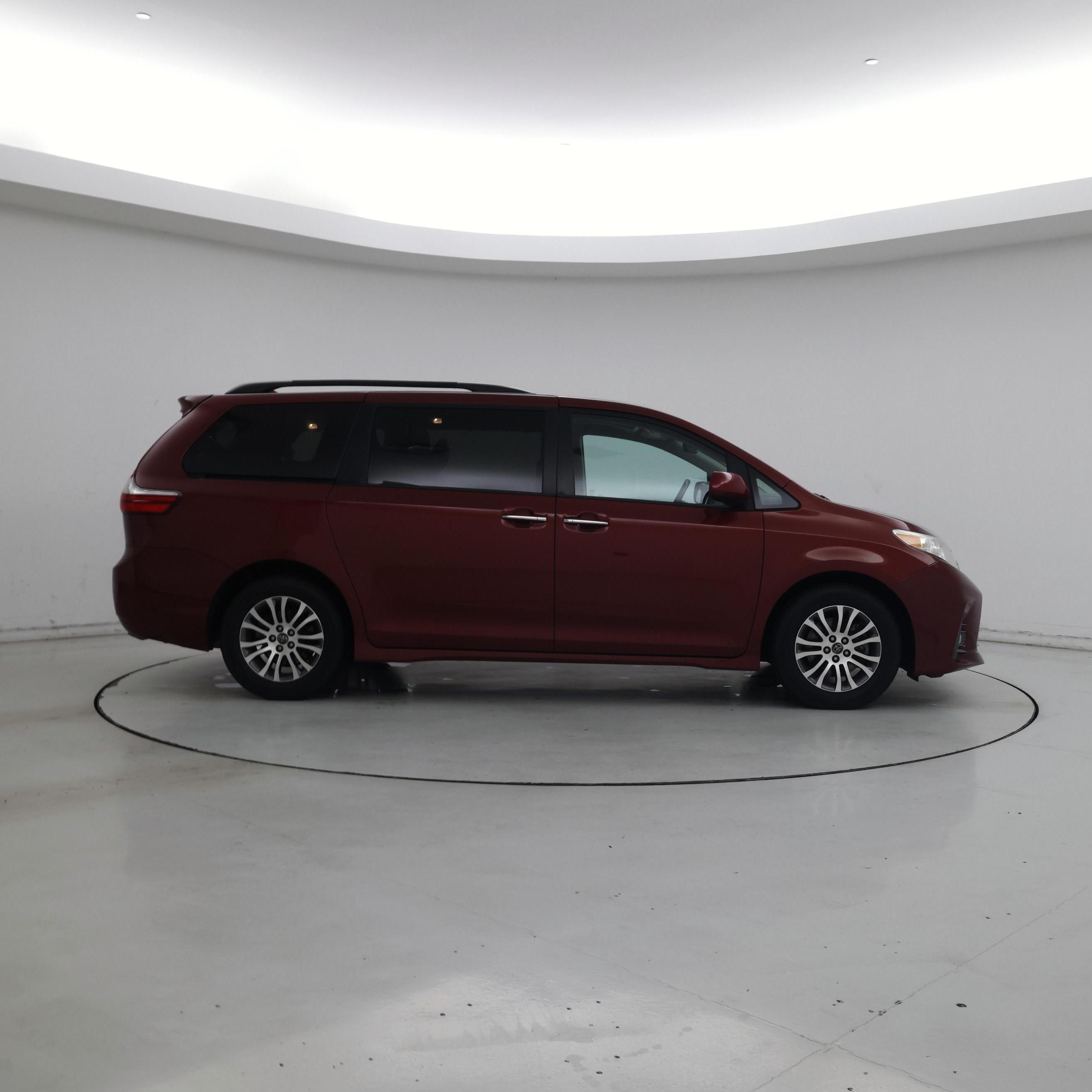 Thumbnail: 2019 Toyota Sienna - 7