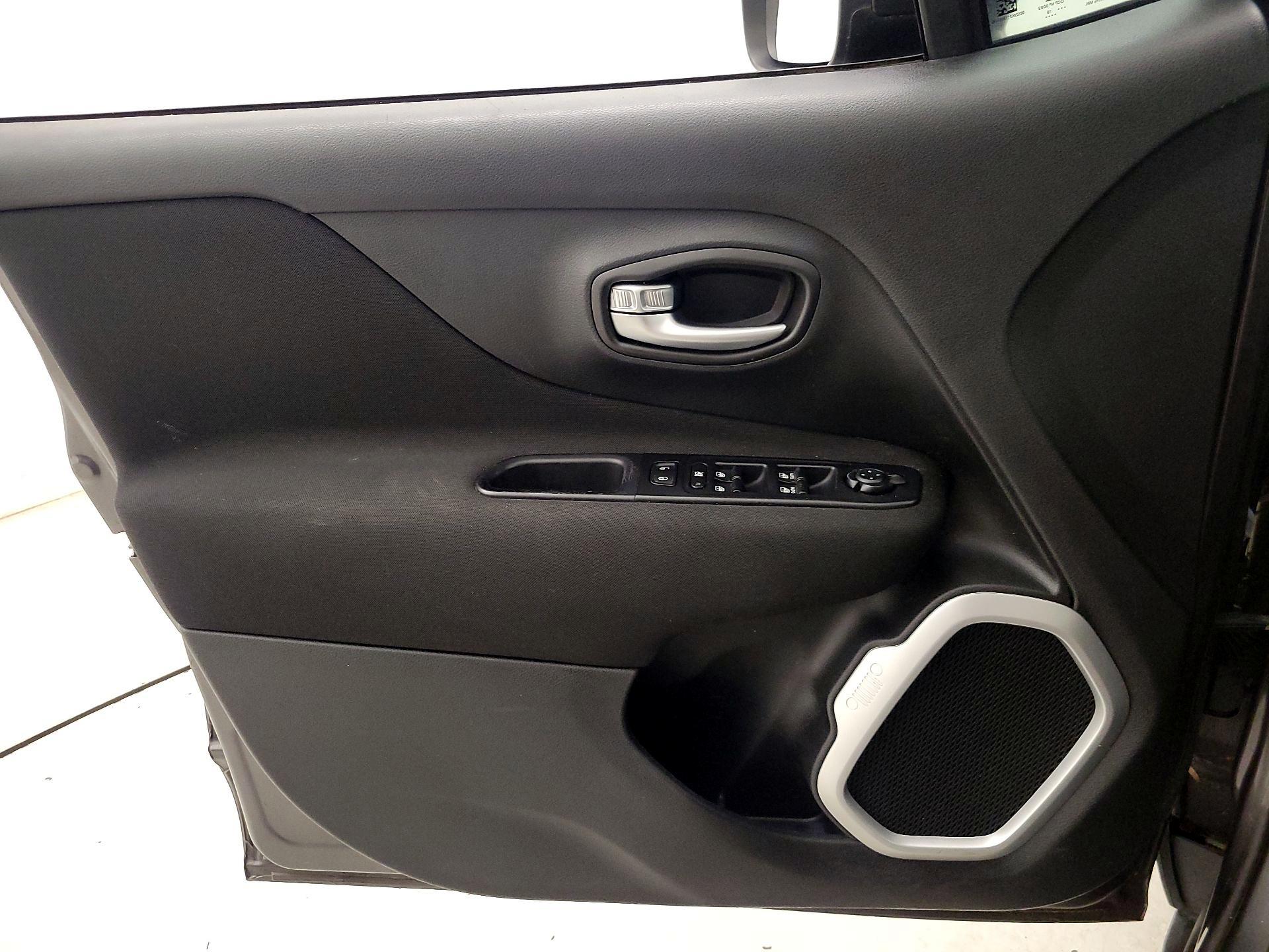 Thumbnail: 2019 Jeep Renegade - 12