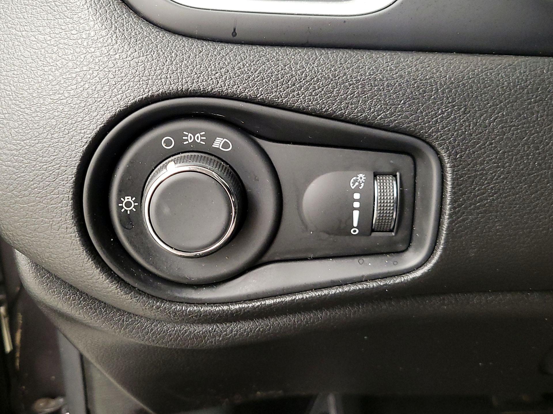 Thumbnail: 2019 Jeep Renegade - 13