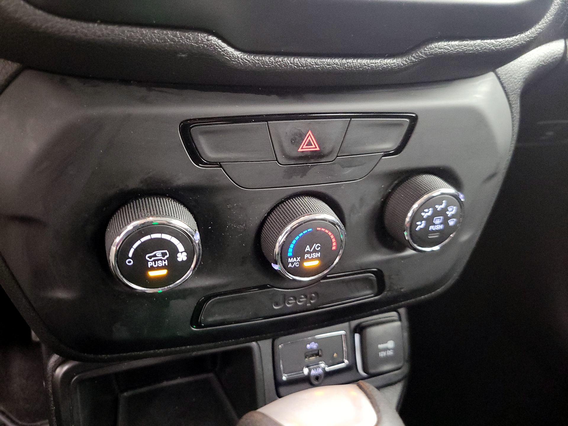 Thumbnail: 2019 Jeep Renegade - 16
