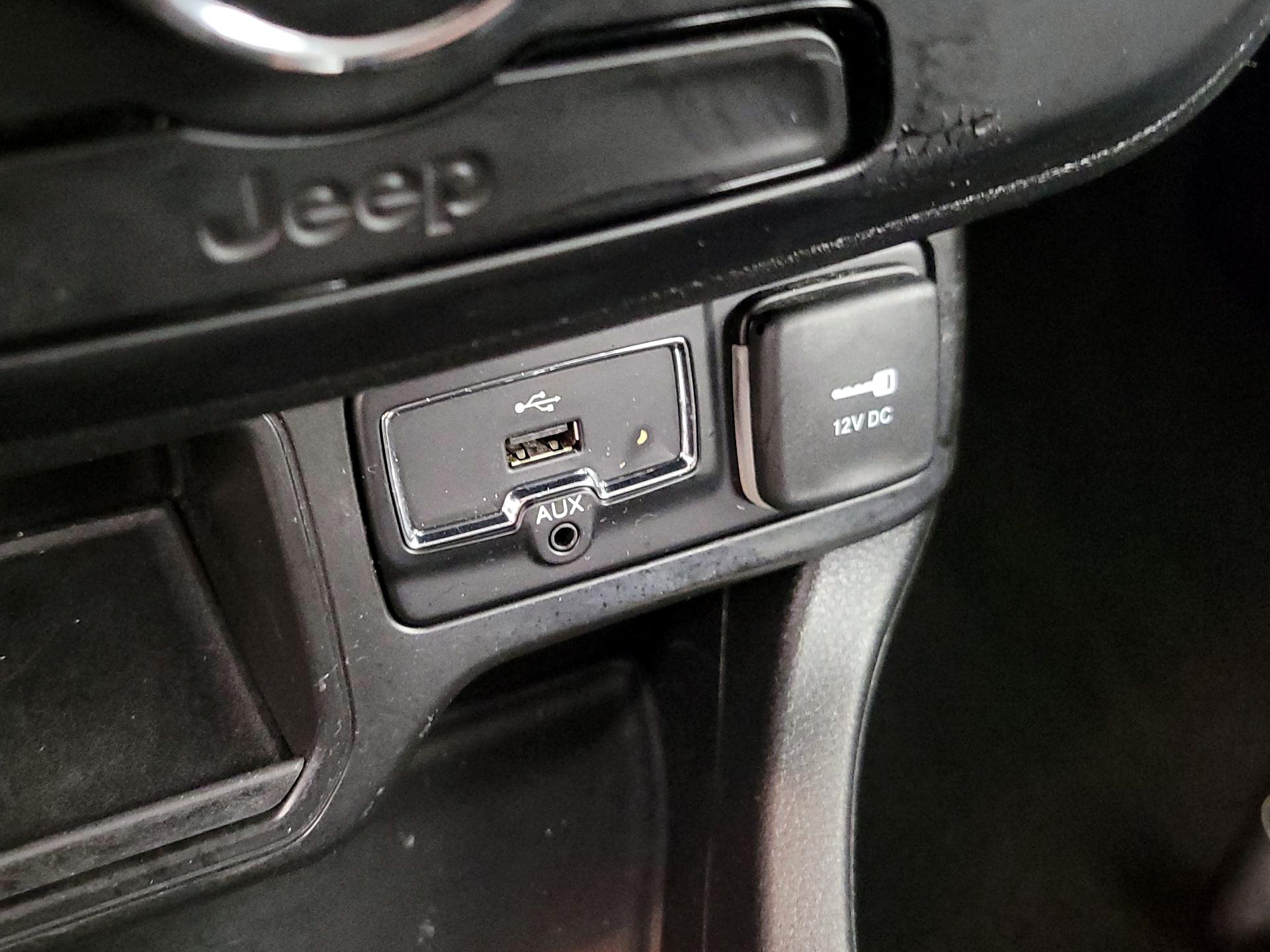 Thumbnail: 2019 Jeep Renegade - 18