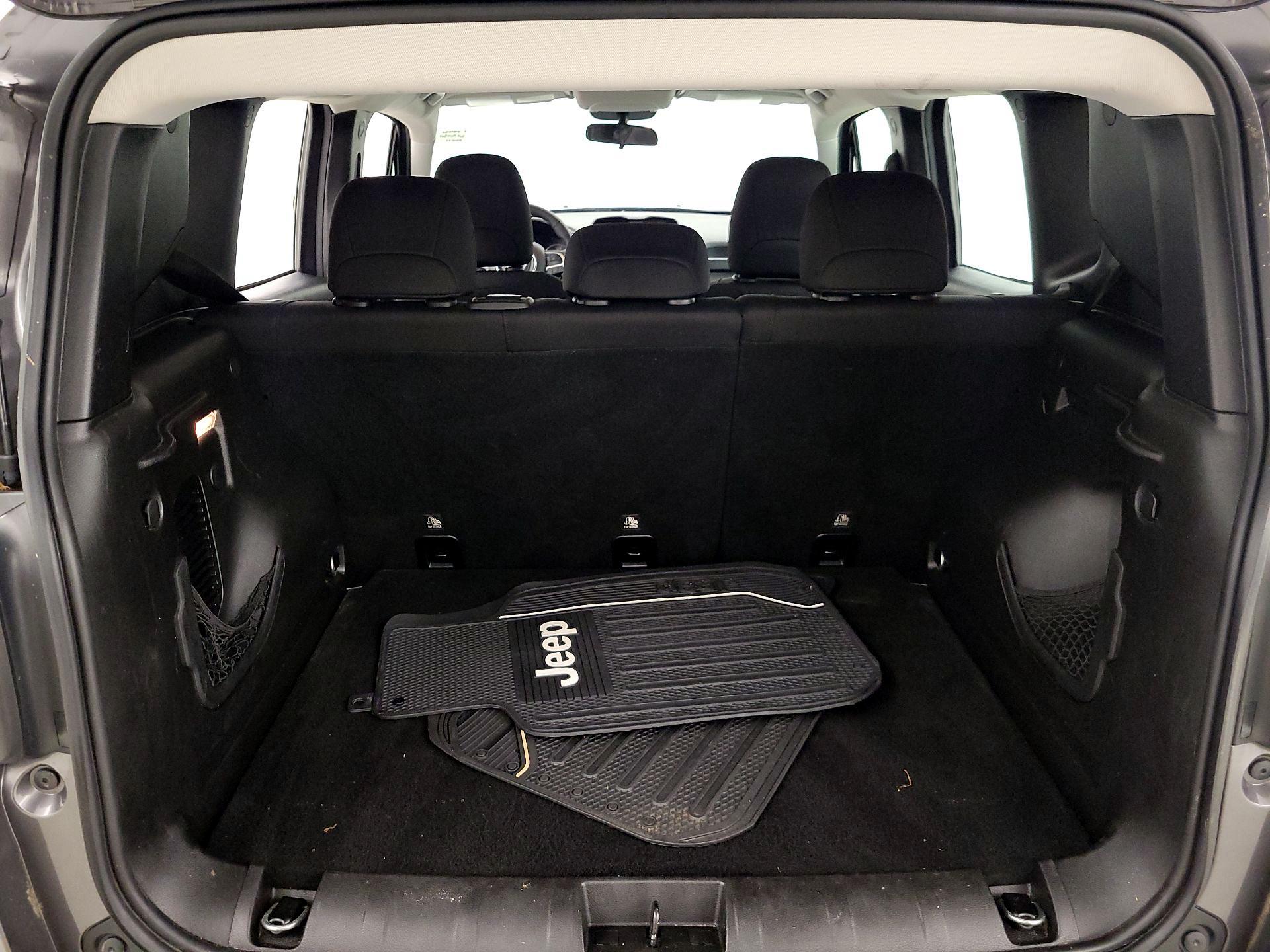 Thumbnail: 2019 Jeep Renegade - 20