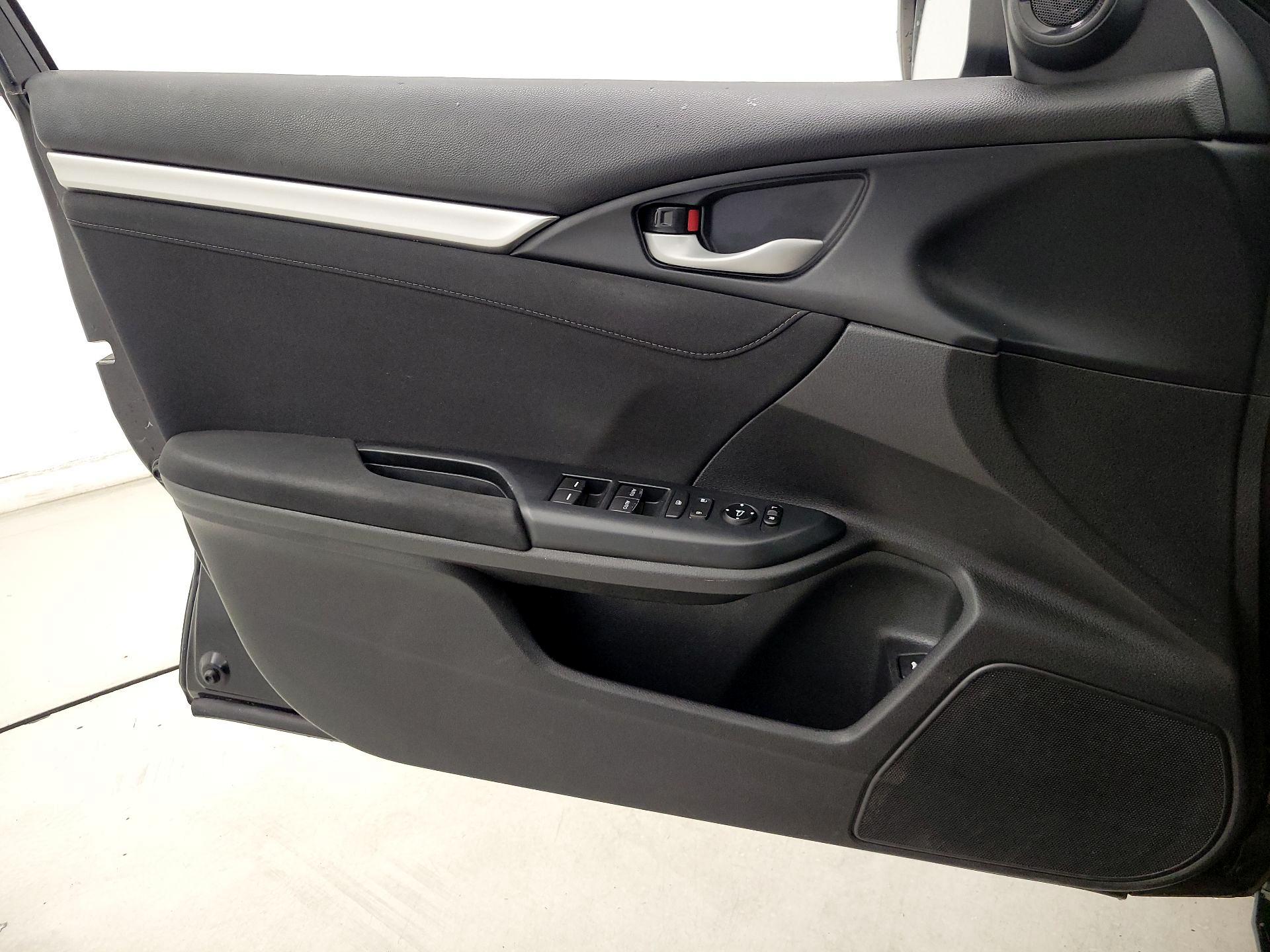 Thumbnail: 2016 Honda Civic - 12