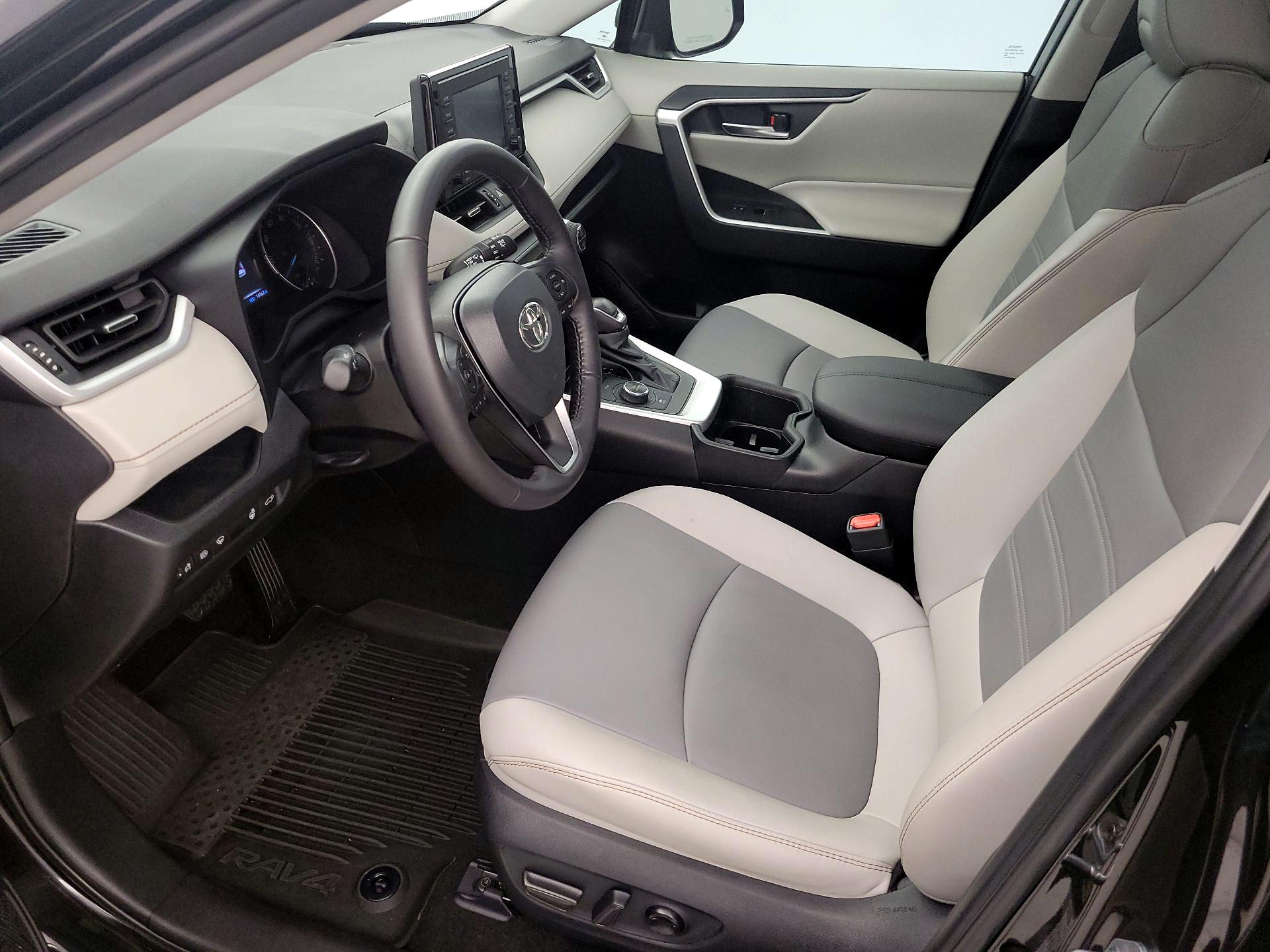 Thumbnail: 2022 Toyota RAV4 - 11