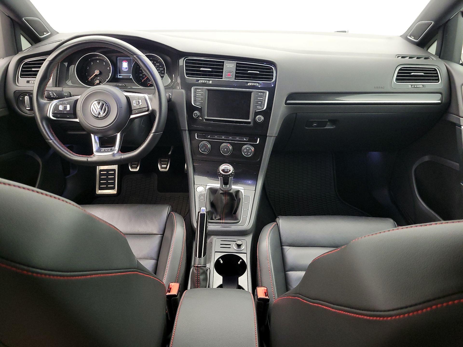 Thumbnail: 2016 Volkswagen Golf - 9
