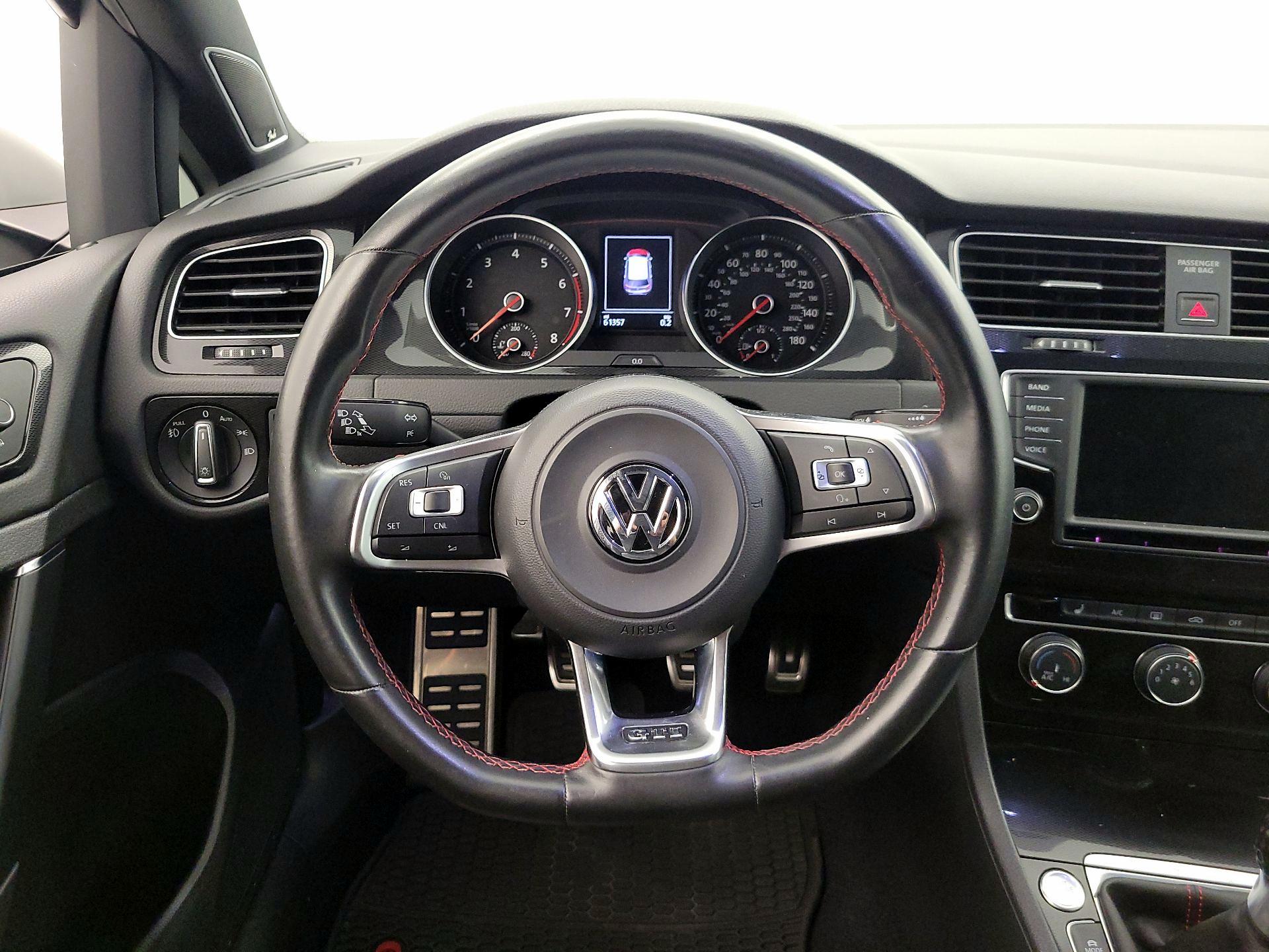 Thumbnail: 2016 Volkswagen Golf - 10