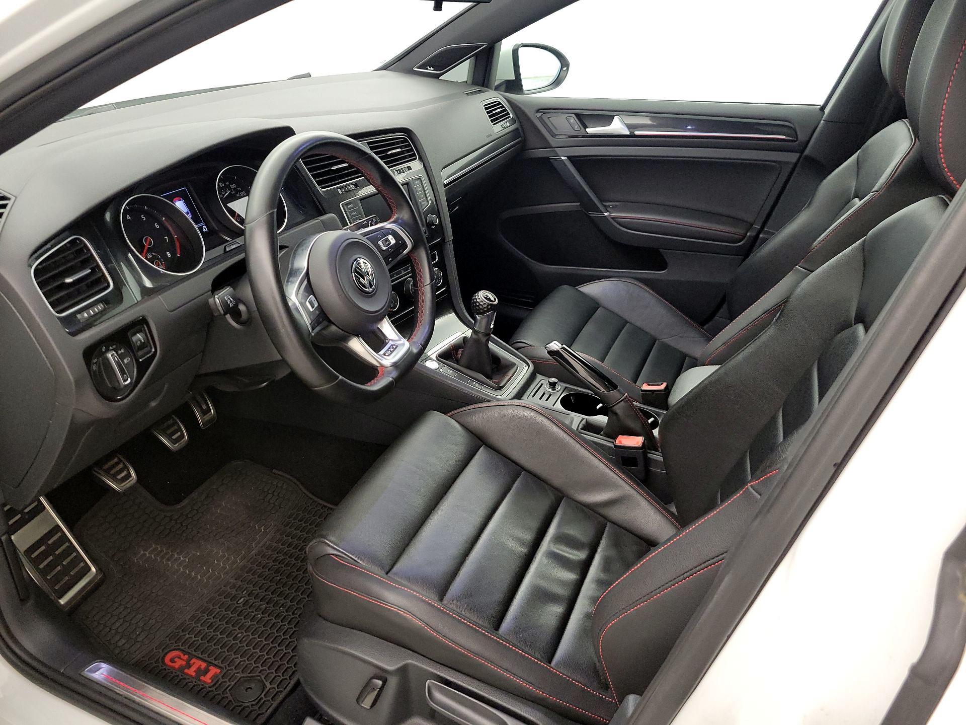 Thumbnail: 2016 Volkswagen Golf - 11