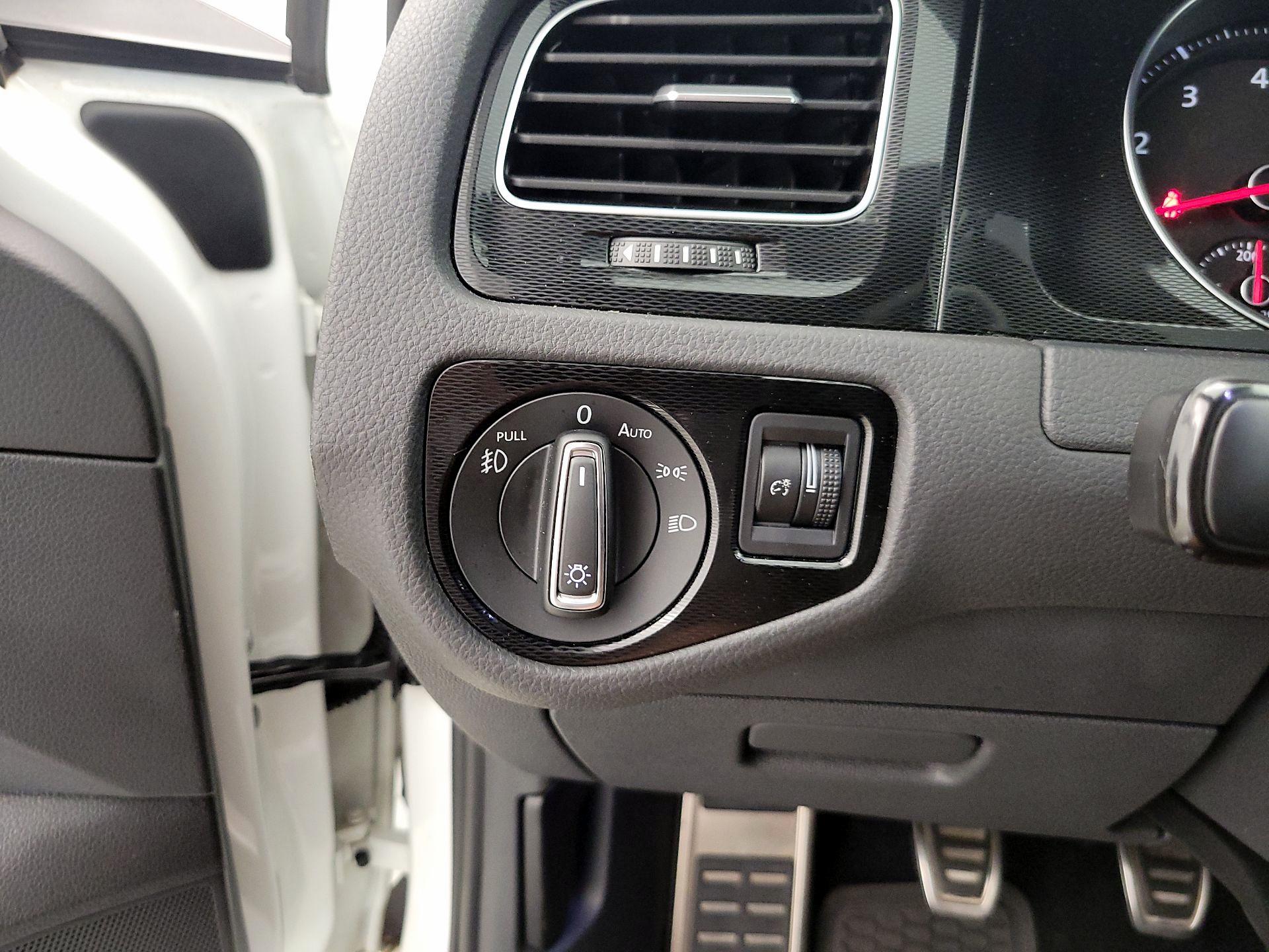 Thumbnail: 2016 Volkswagen Golf - 13