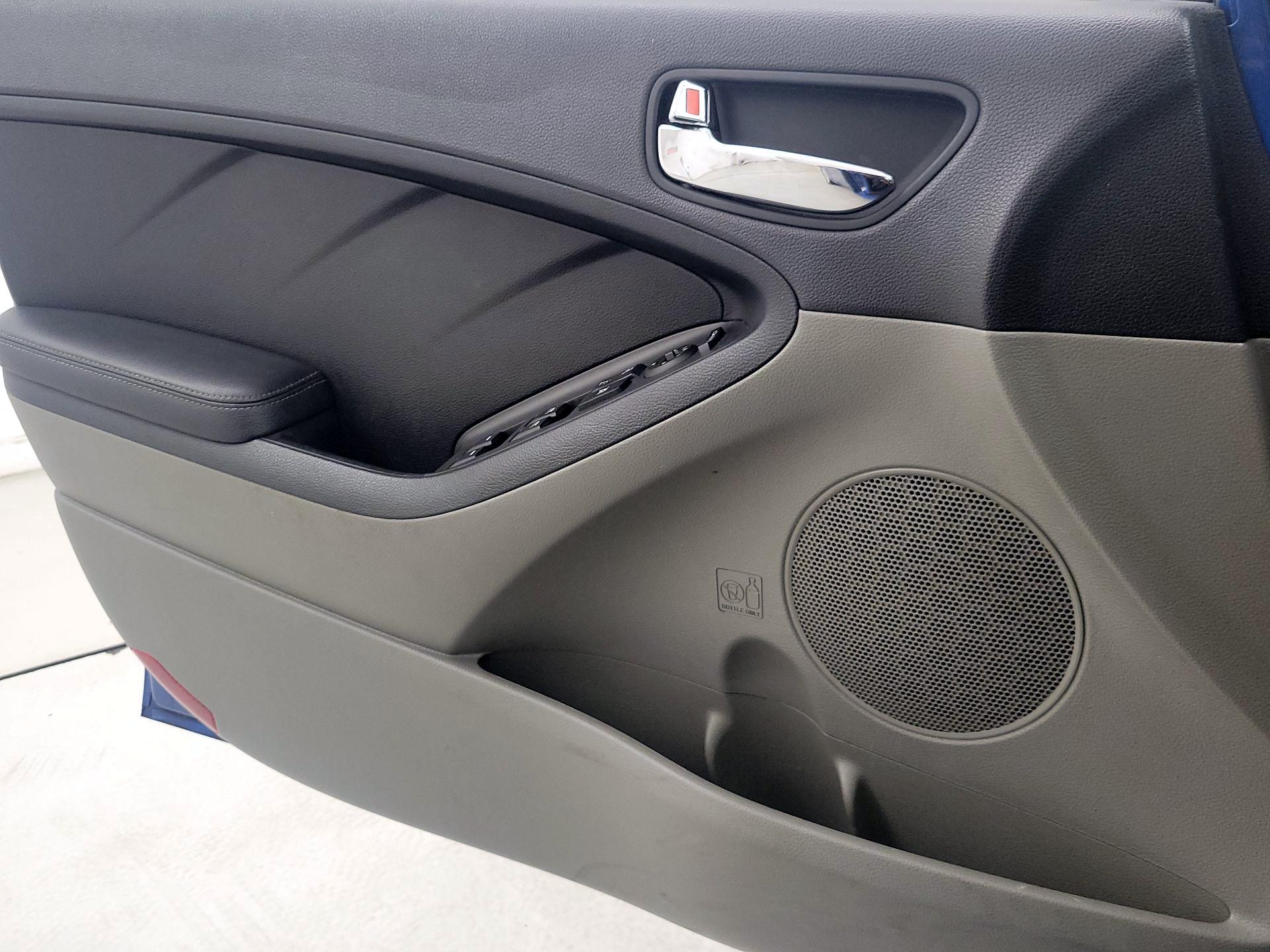 Thumbnail: 2015 Kia Forte - 12