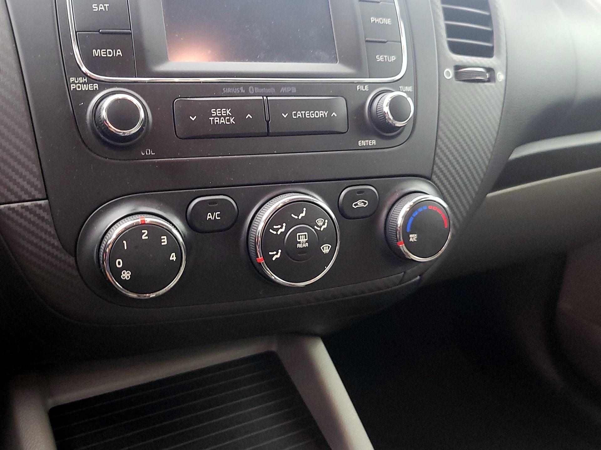 Thumbnail: 2015 Kia Forte - 16