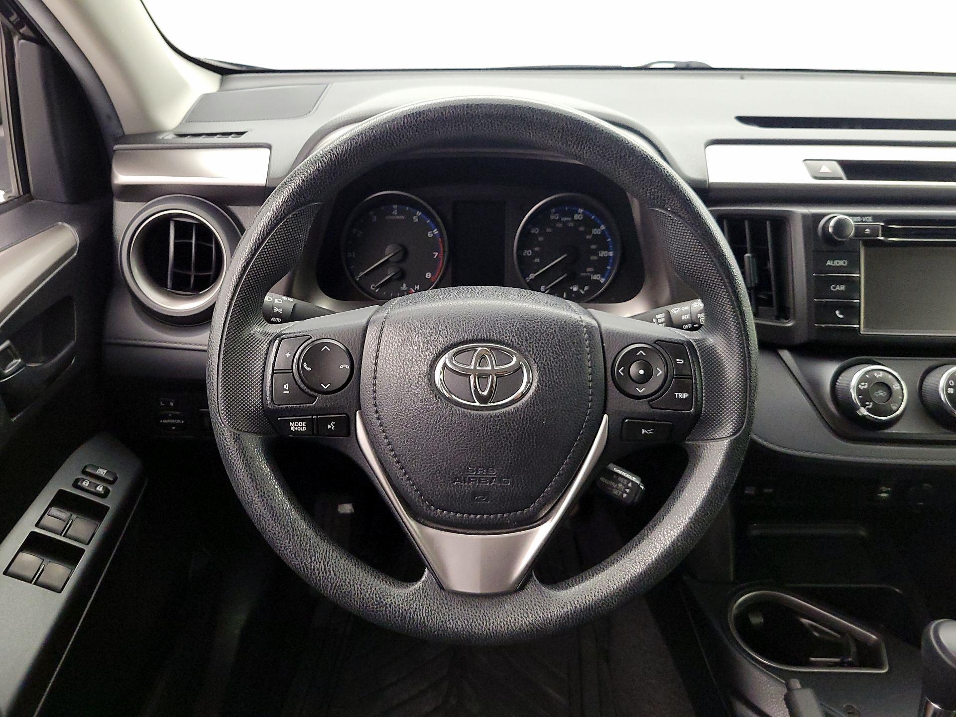 Thumbnail: 2018 Toyota RAV4 - 10