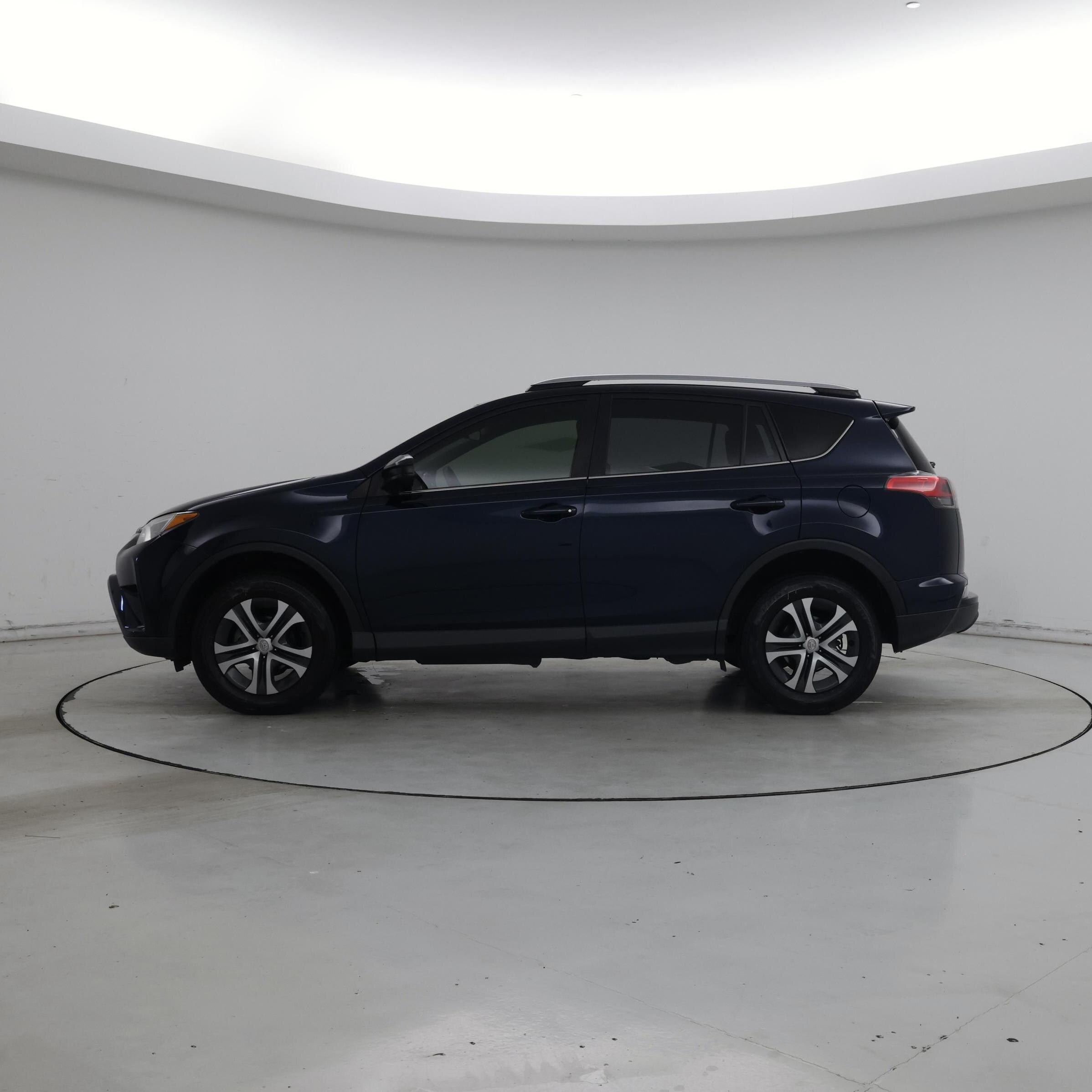 Thumbnail: 2018 Toyota RAV4 - 3