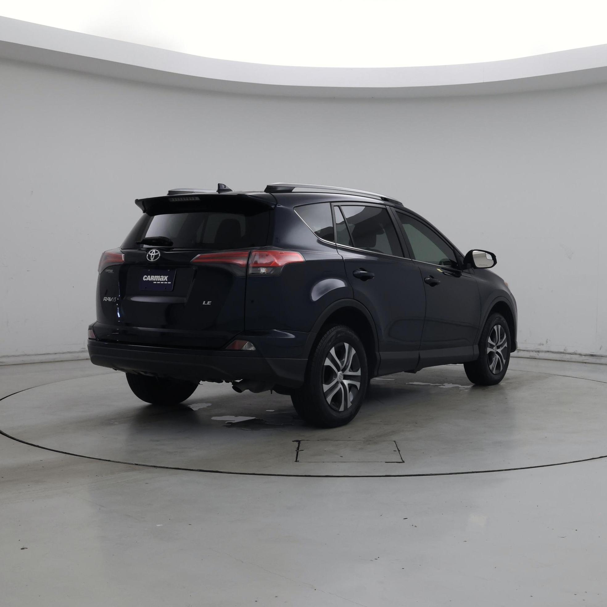 Thumbnail: 2018 Toyota RAV4 - 8